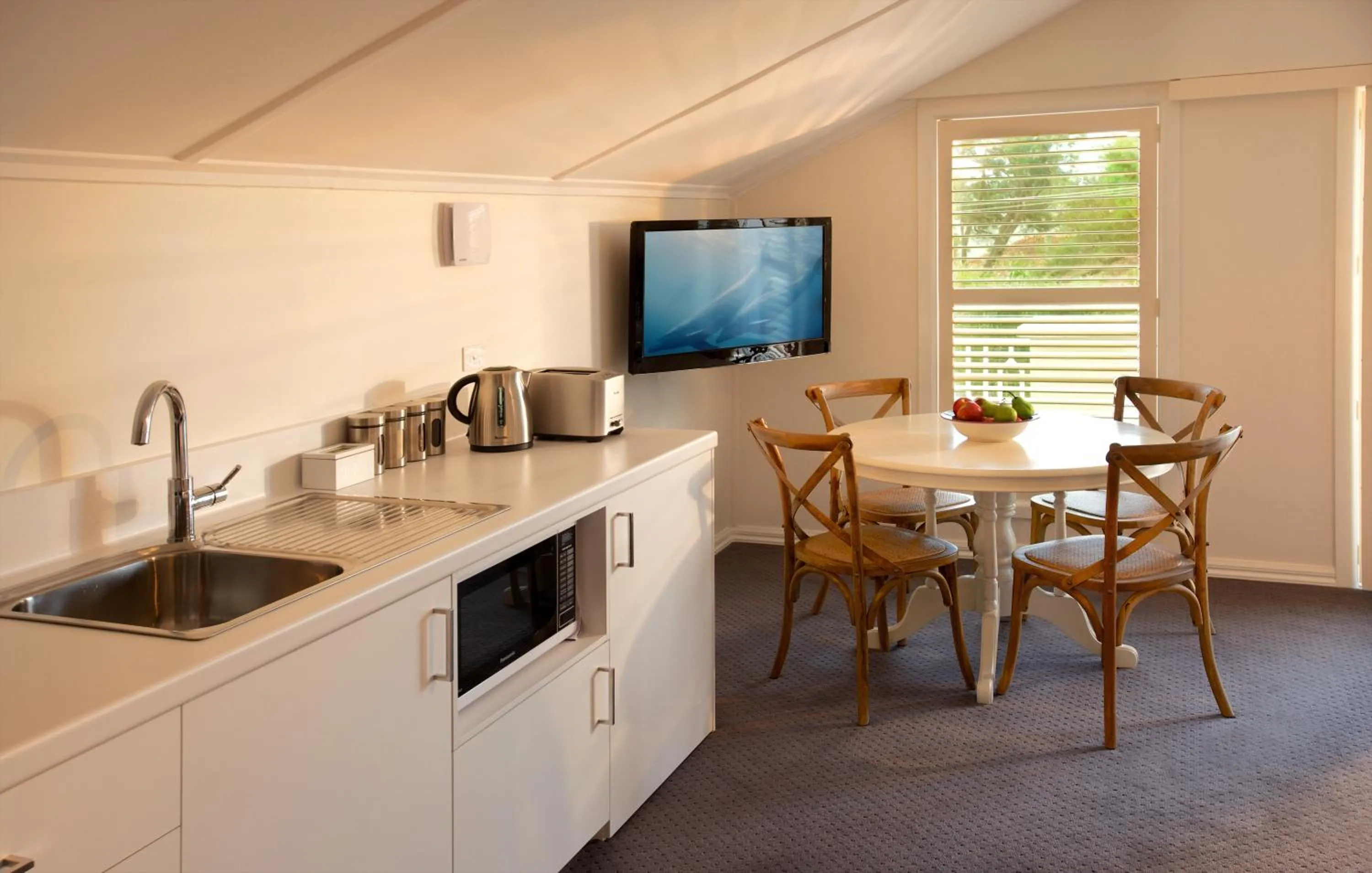 Kitchen or kitchenette in Plantation House at Whitecliffs Bed and Breakfast