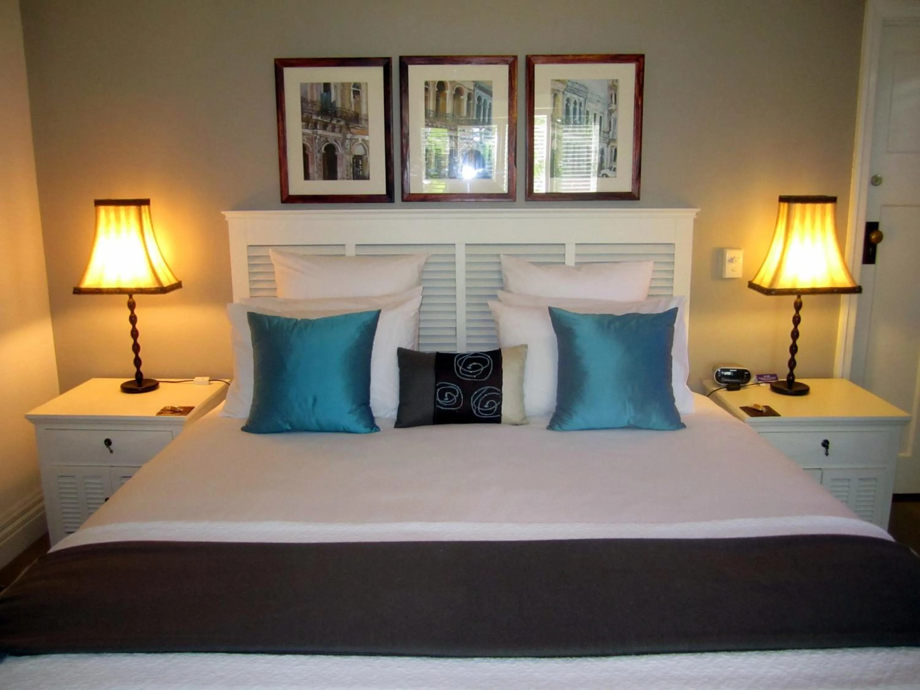 Bed in Plantation House at Whitecliffs Bed and Breakfast