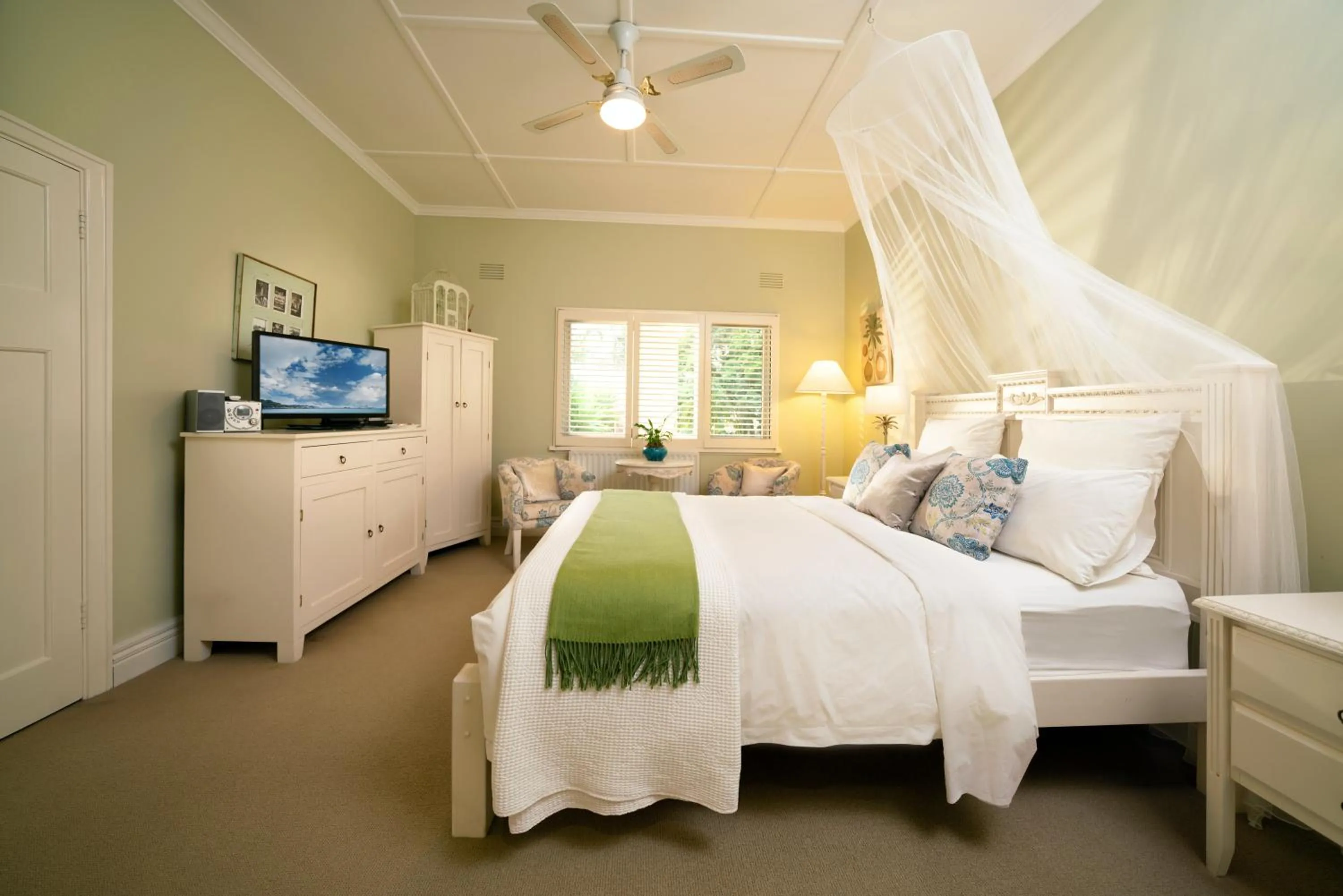 Bed in Plantation House at Whitecliffs Bed and Breakfast