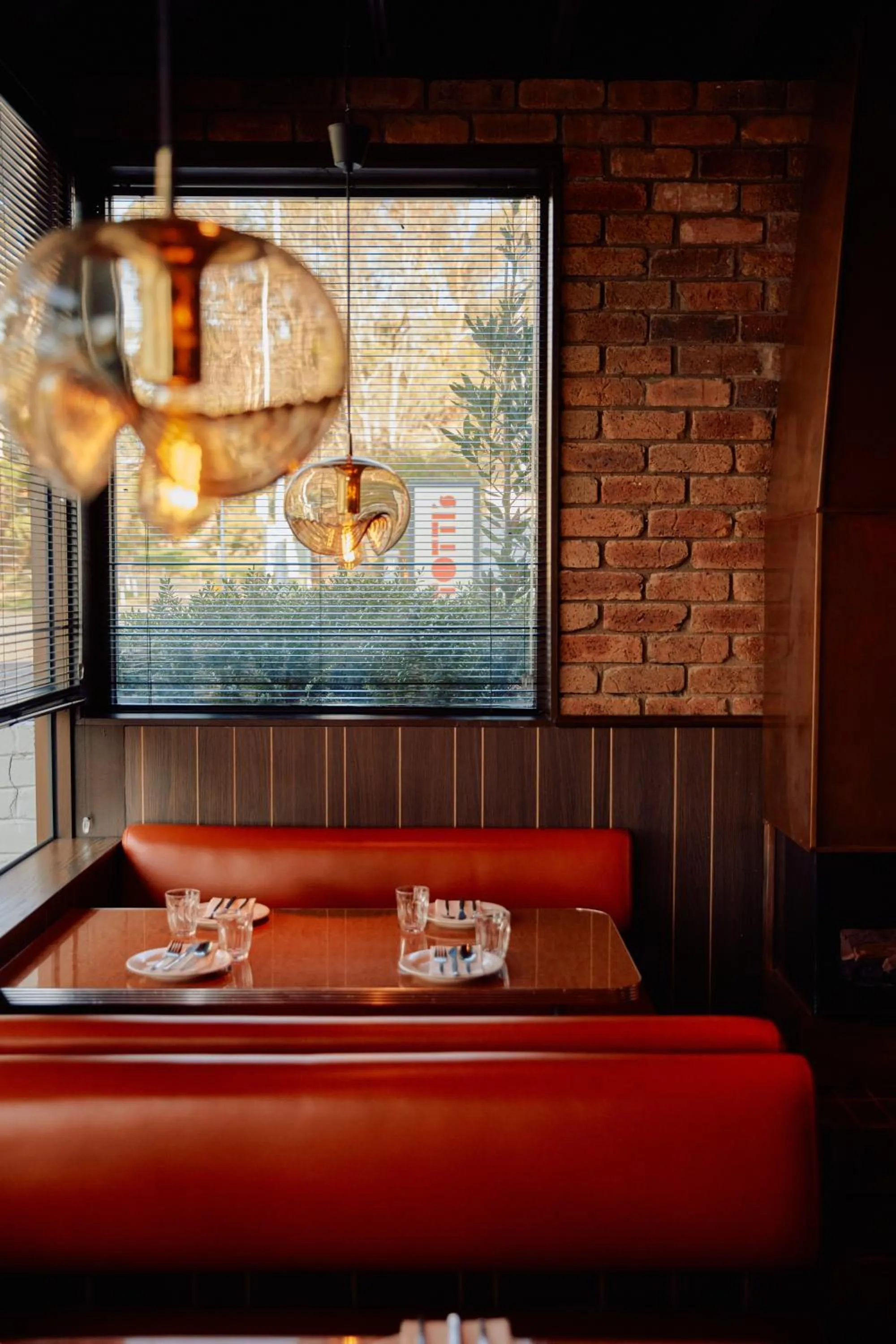 Restaurant/places to eat in Lorne Hotel