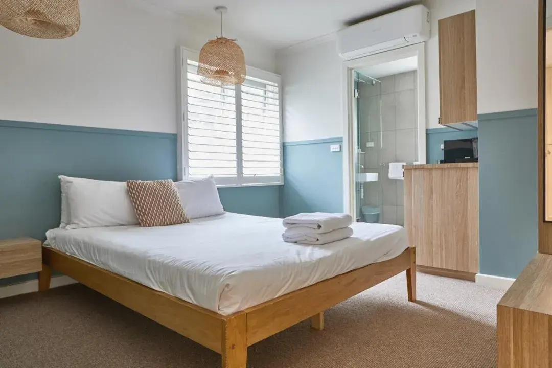 Standard Queen Room in Lorne Hotel Standard Queen Room in Lorne Hotel