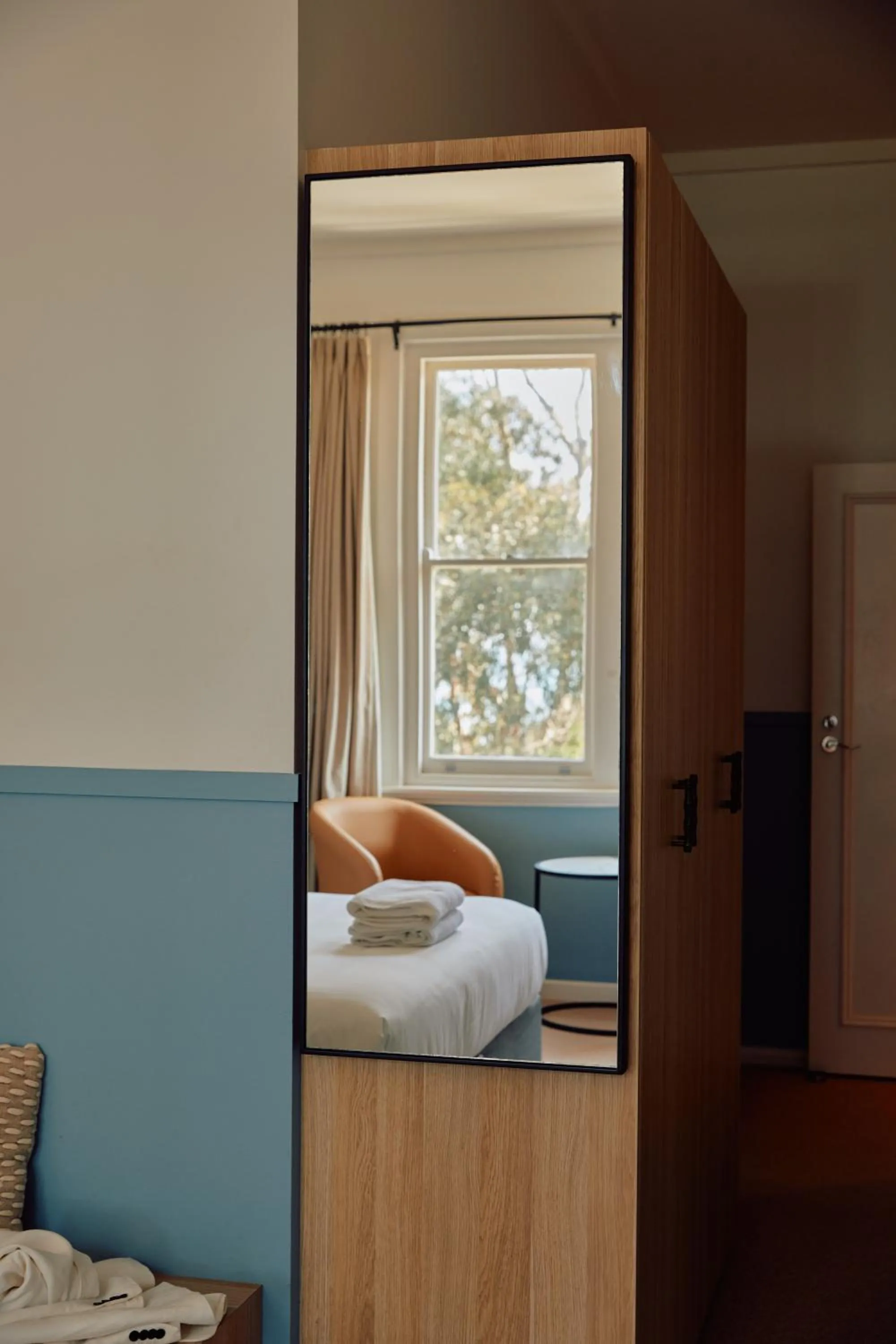 Property building, Bed in Lorne Hotel