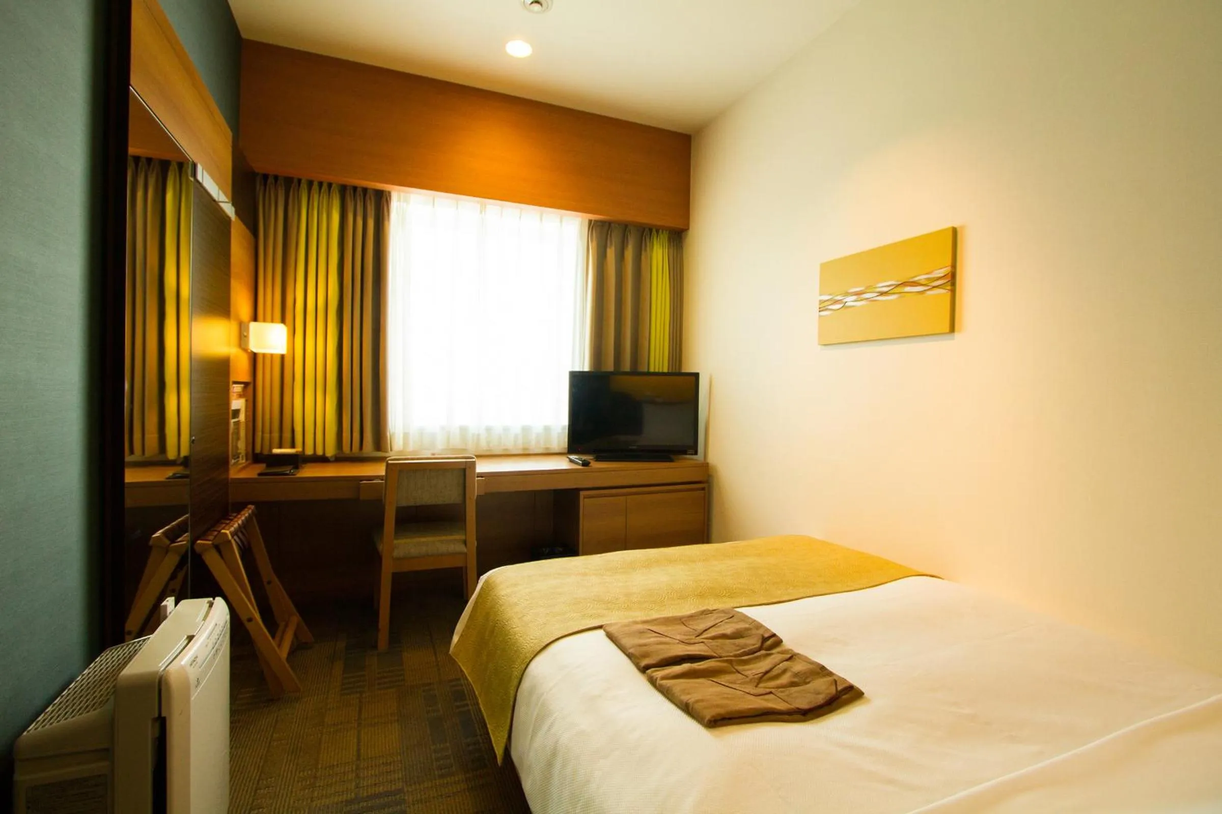 Day, Bed in Hotel Sunroute Chiba