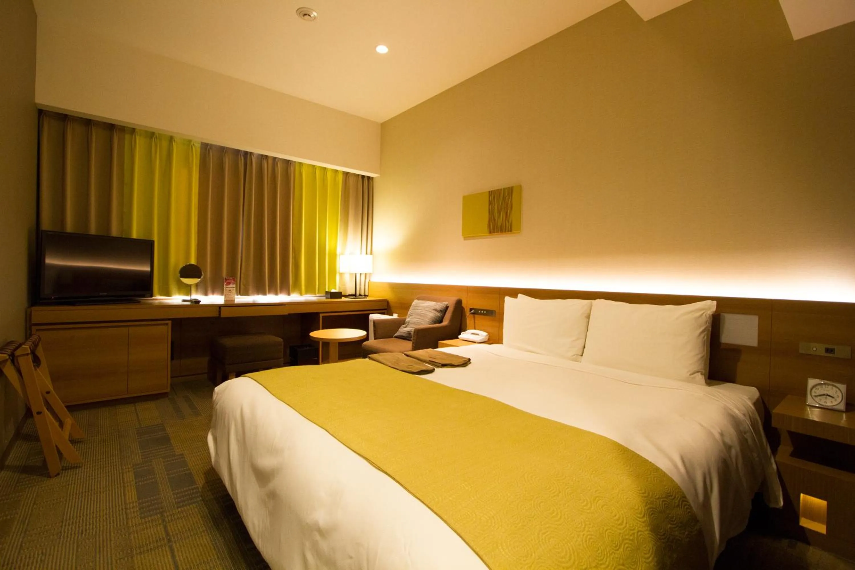 Bedroom, Bed in Hotel Sunroute Chiba