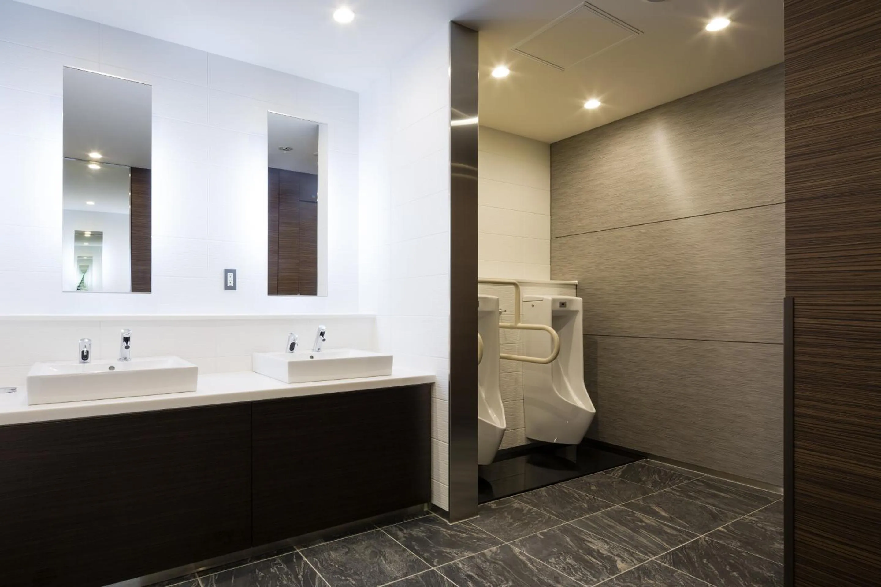 Toilet in Hotel Sunroute Chiba