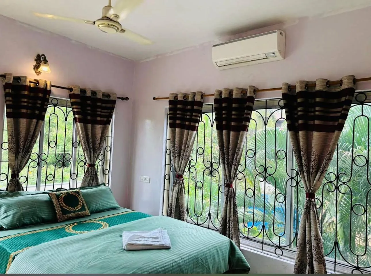 Bed in The Bodhi Tree Resort