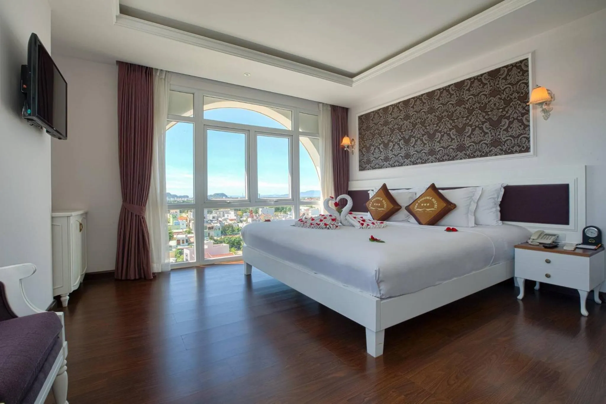 Property building, Bed in Sea Phoenix Hotel Da Nang