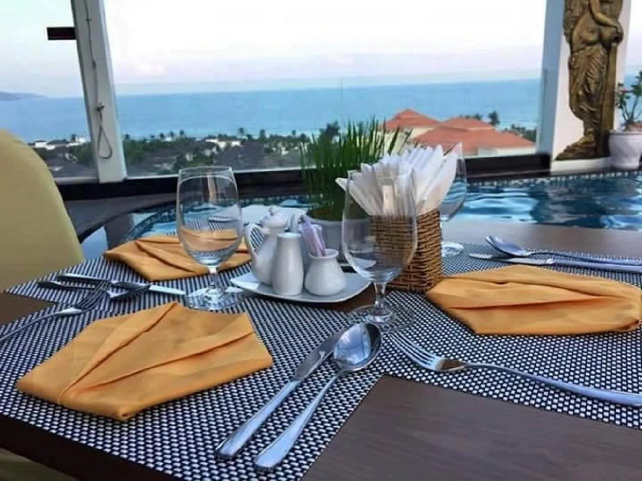 Restaurant/places to eat in Sea Phoenix Hotel Da Nang