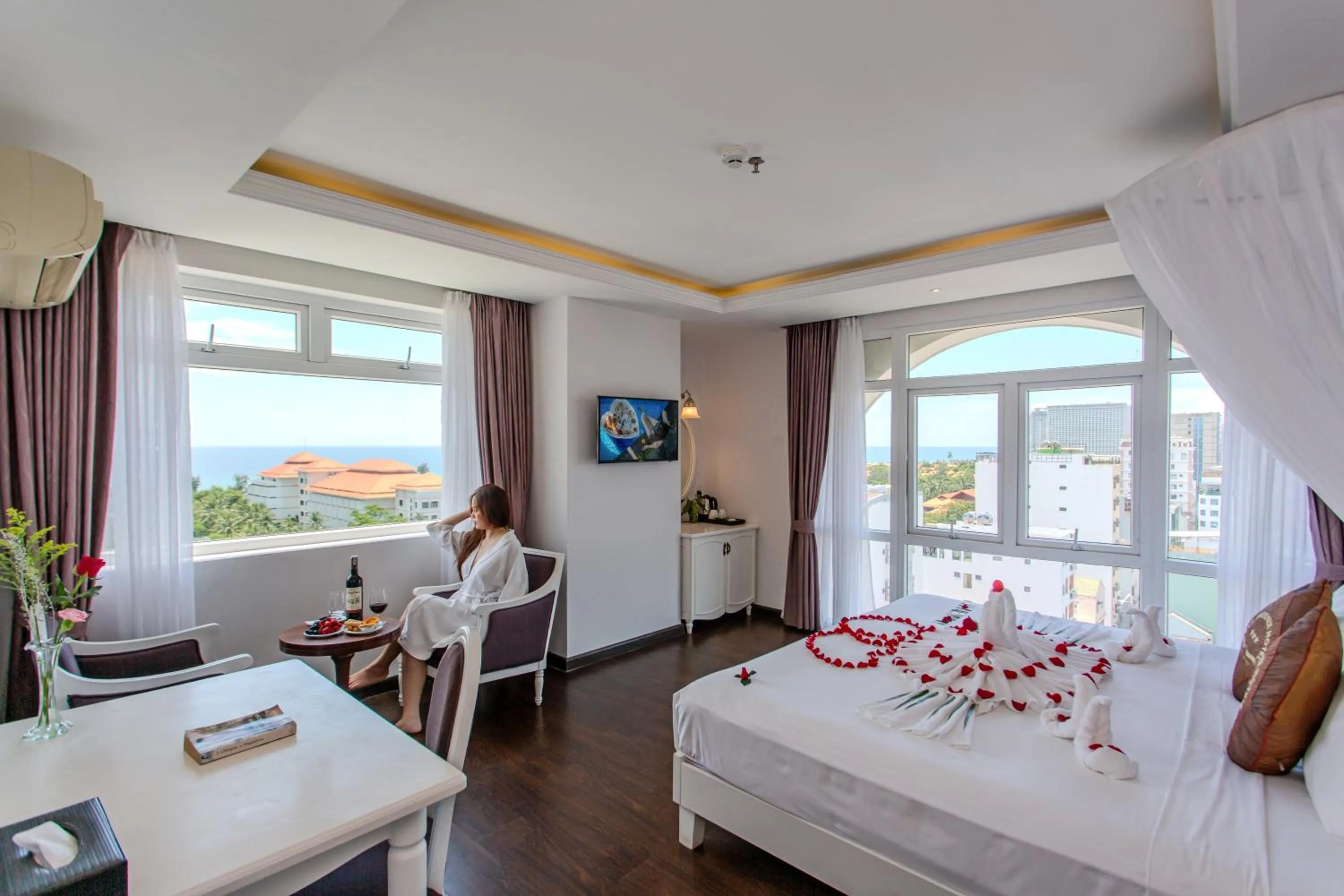 Photo of the whole room, Bed in Sea Phoenix Hotel Da Nang