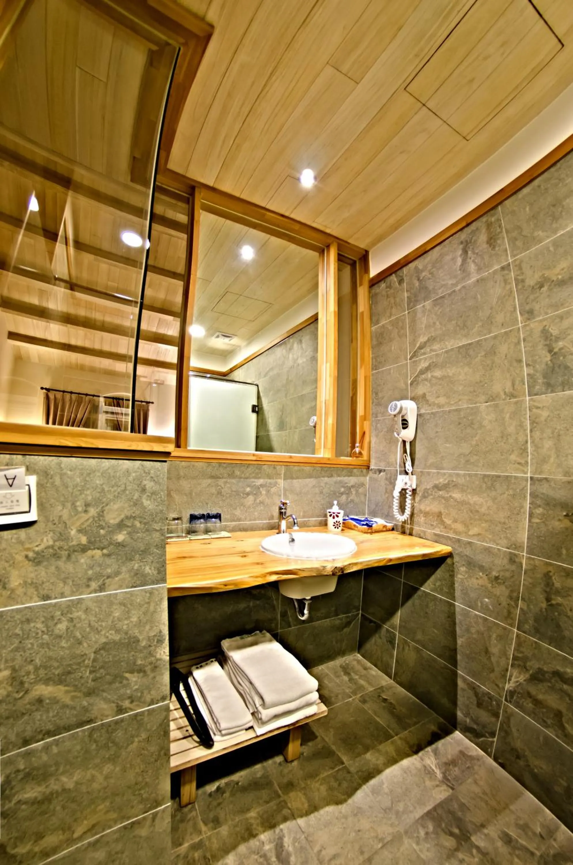 Shower in Sasa Nor Lamour B&B