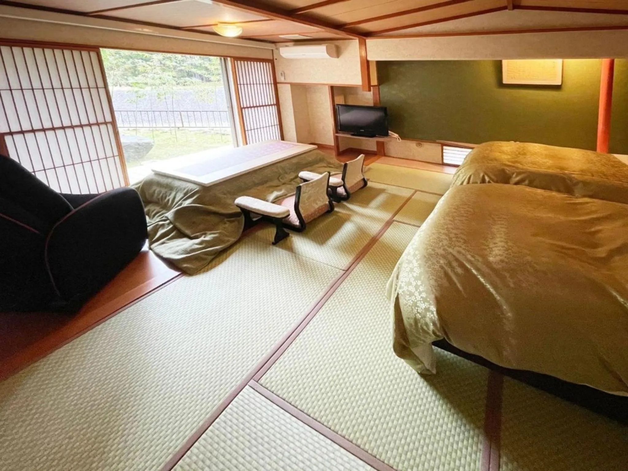 Photo of the whole room, Bed in Harumiya Ryokan