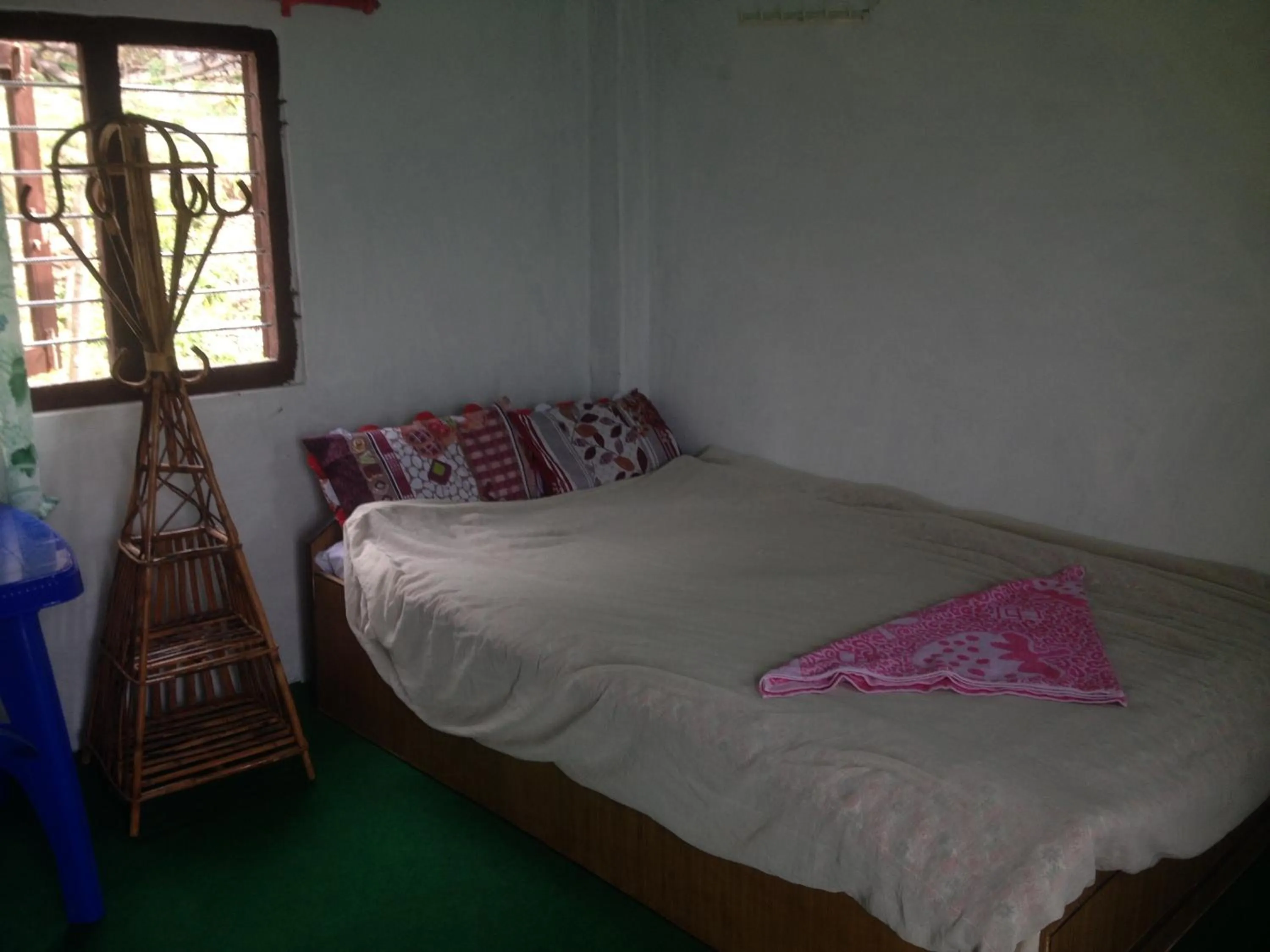 Single Room with Shared Bathroom in Peace Guest House