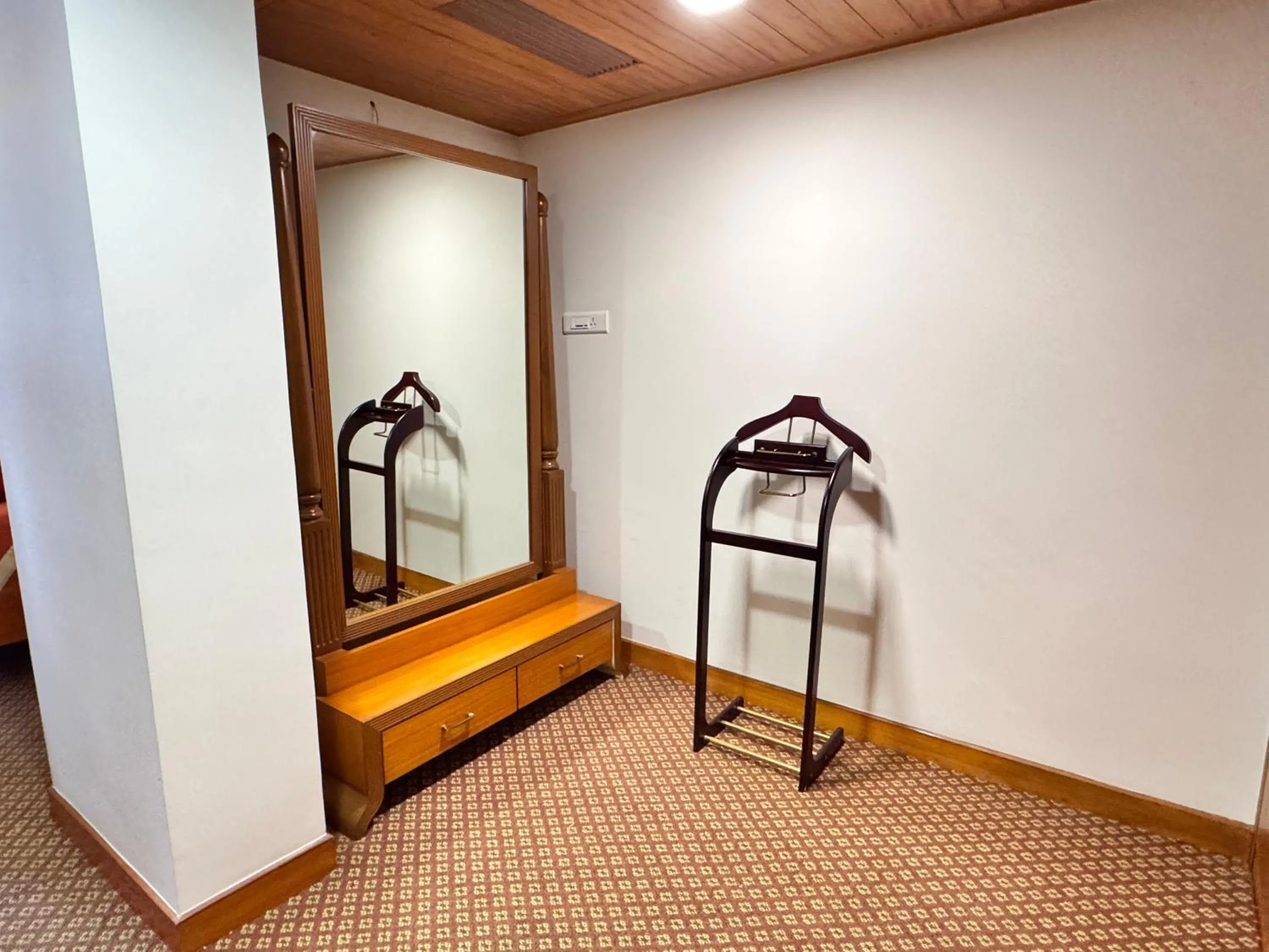 wardrobe in Cenneys Gateway - Pride of Salem