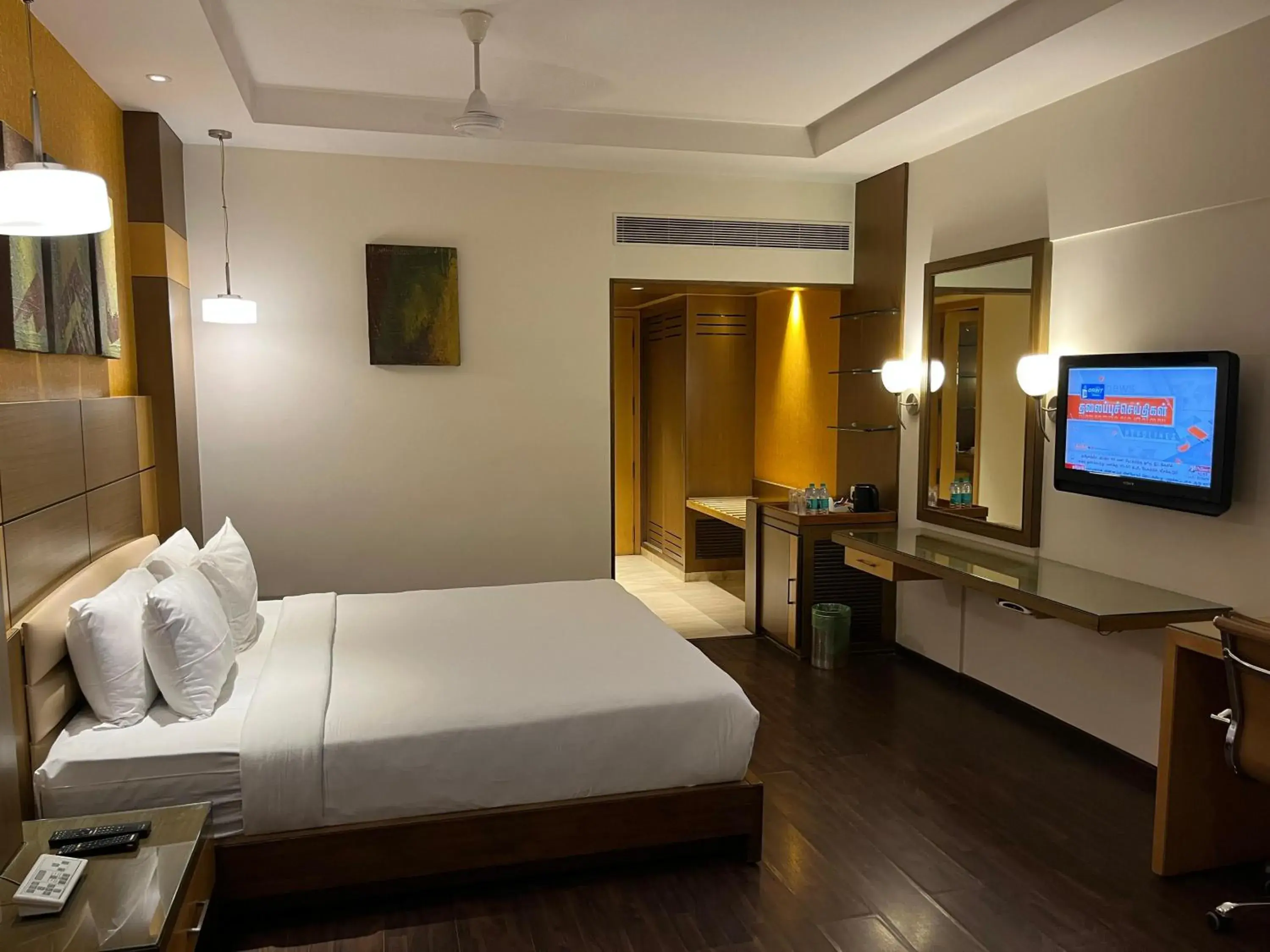 Deluxe Double Room in Cenneys Gateway - Pride of Salem Deluxe Double Room in Cenneys Gateway - Pride of Salem