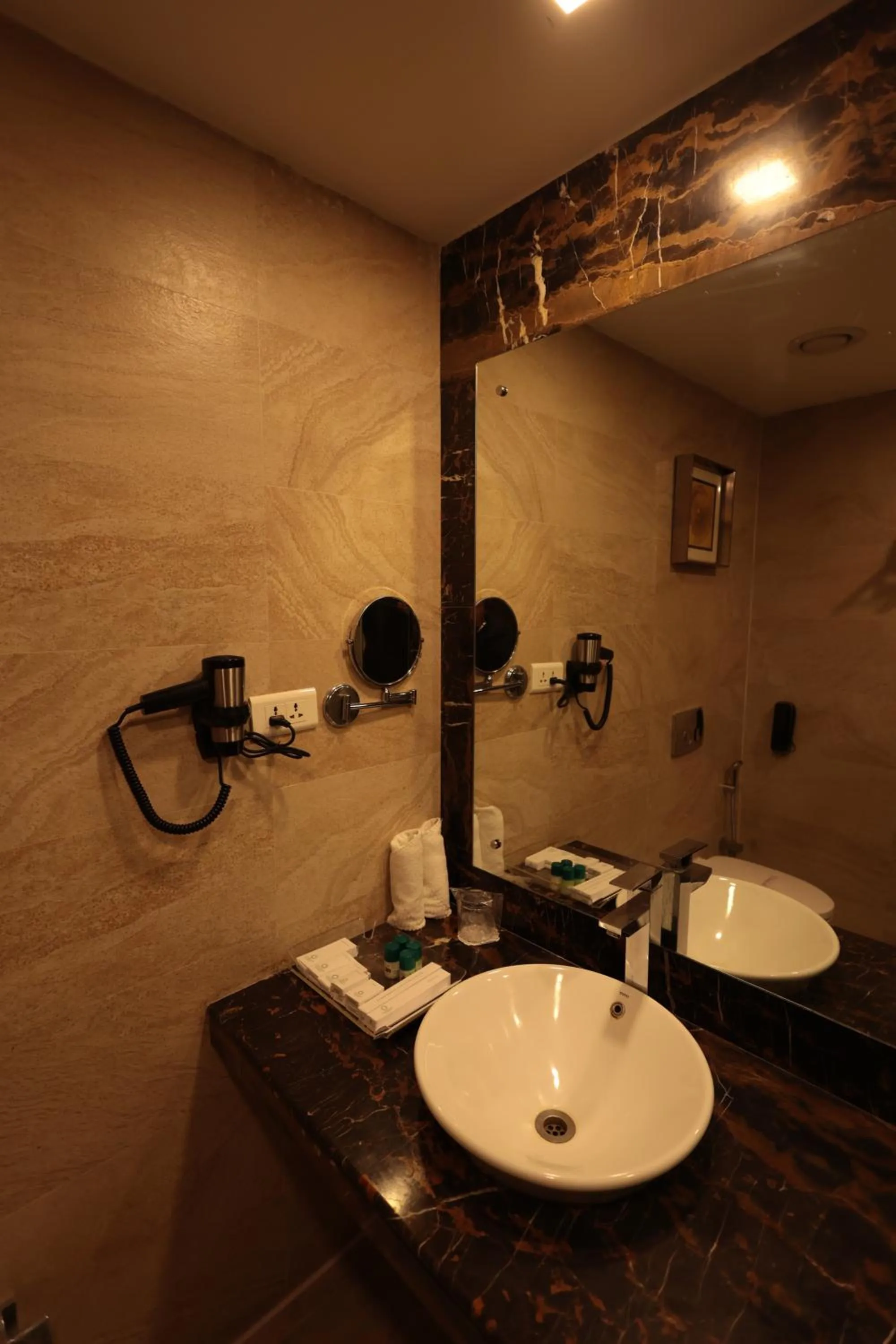 Shower in Cenneys Gateway - Pride of Salem