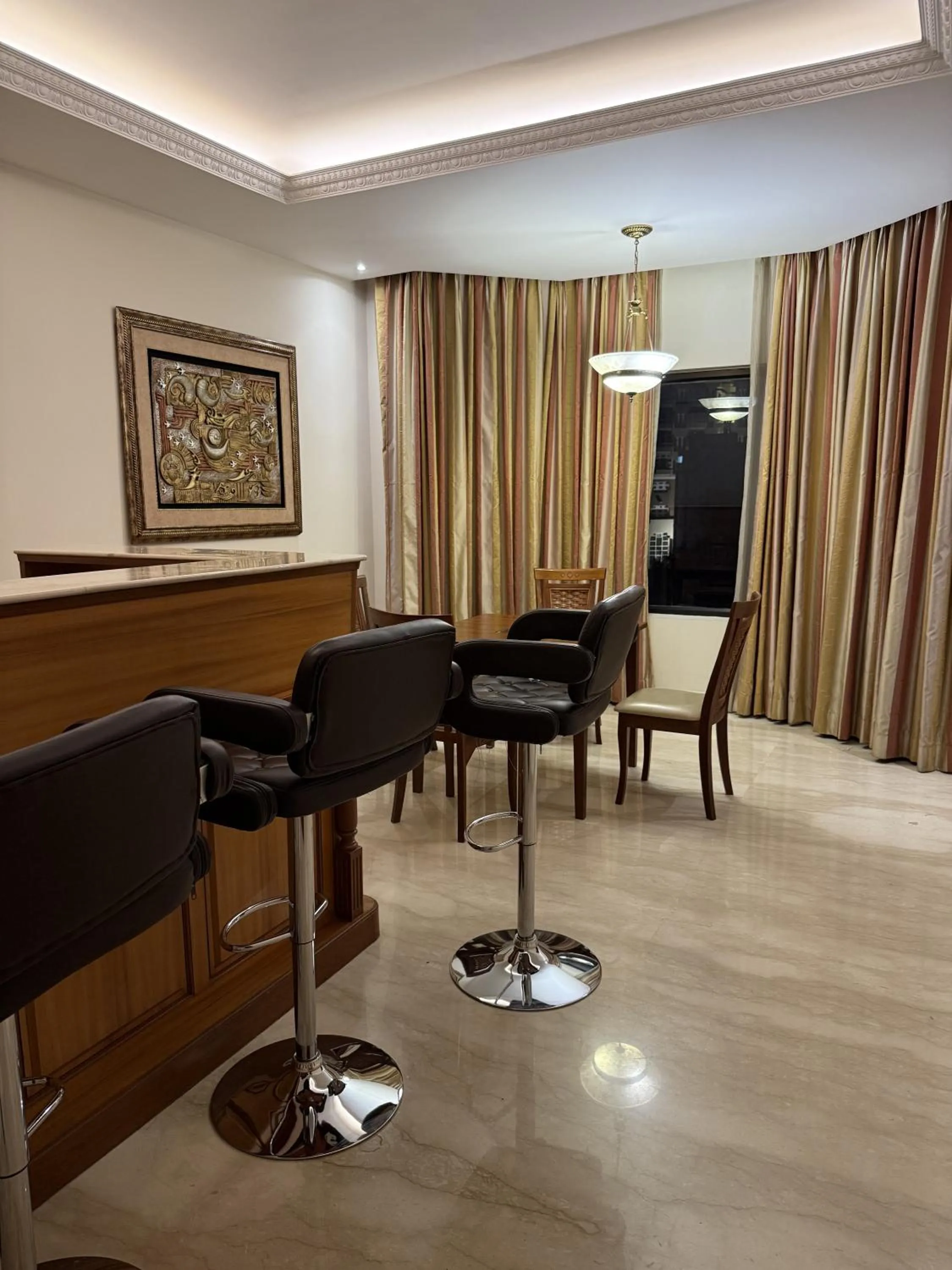 minibar in Cenneys Gateway - Pride of Salem