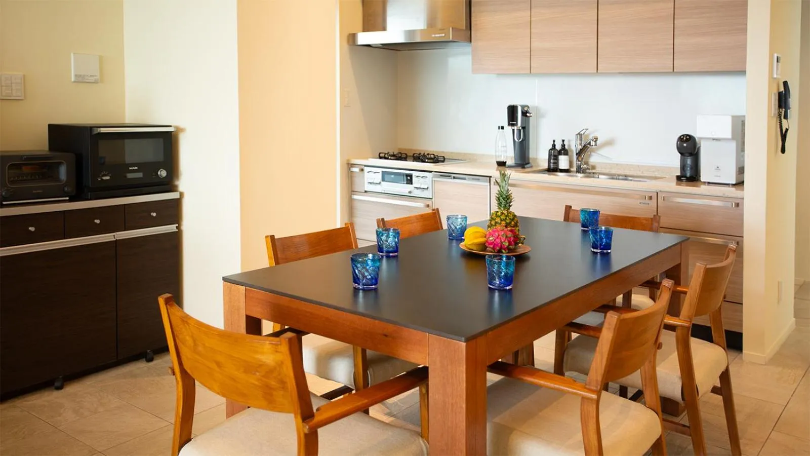 Dining area in Feliz Villa Suite Miyakojima Ueno