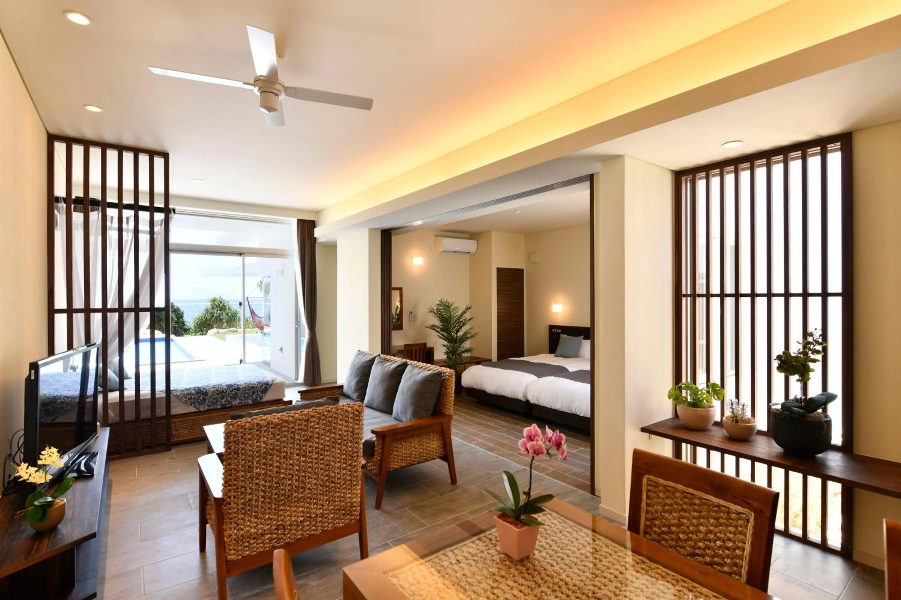 Living room, Bed in Feliz Villa Suite Miyakojima Ueno