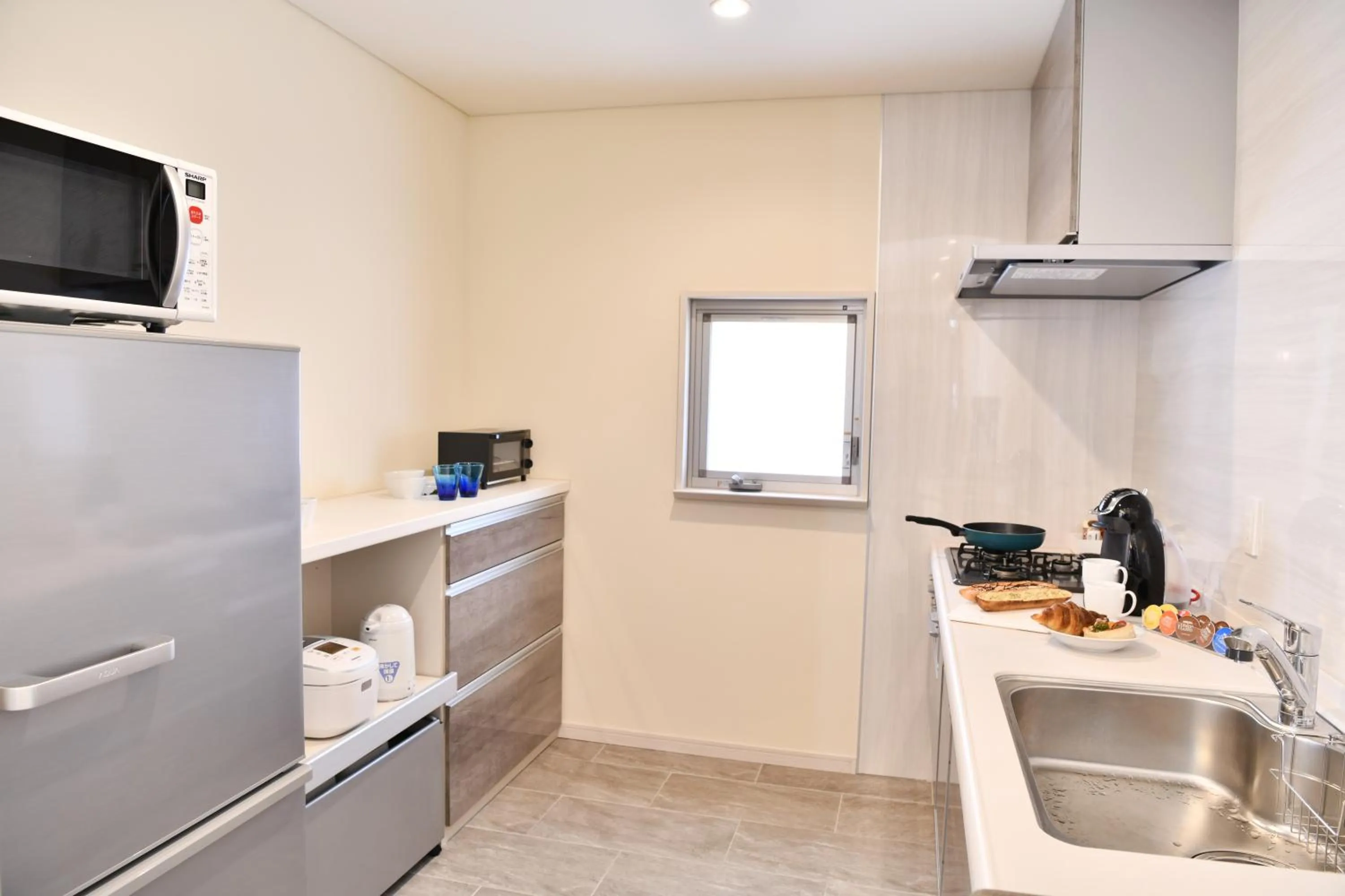 Kitchen or kitchenette in Feliz Villa Suite Miyakojima Ueno