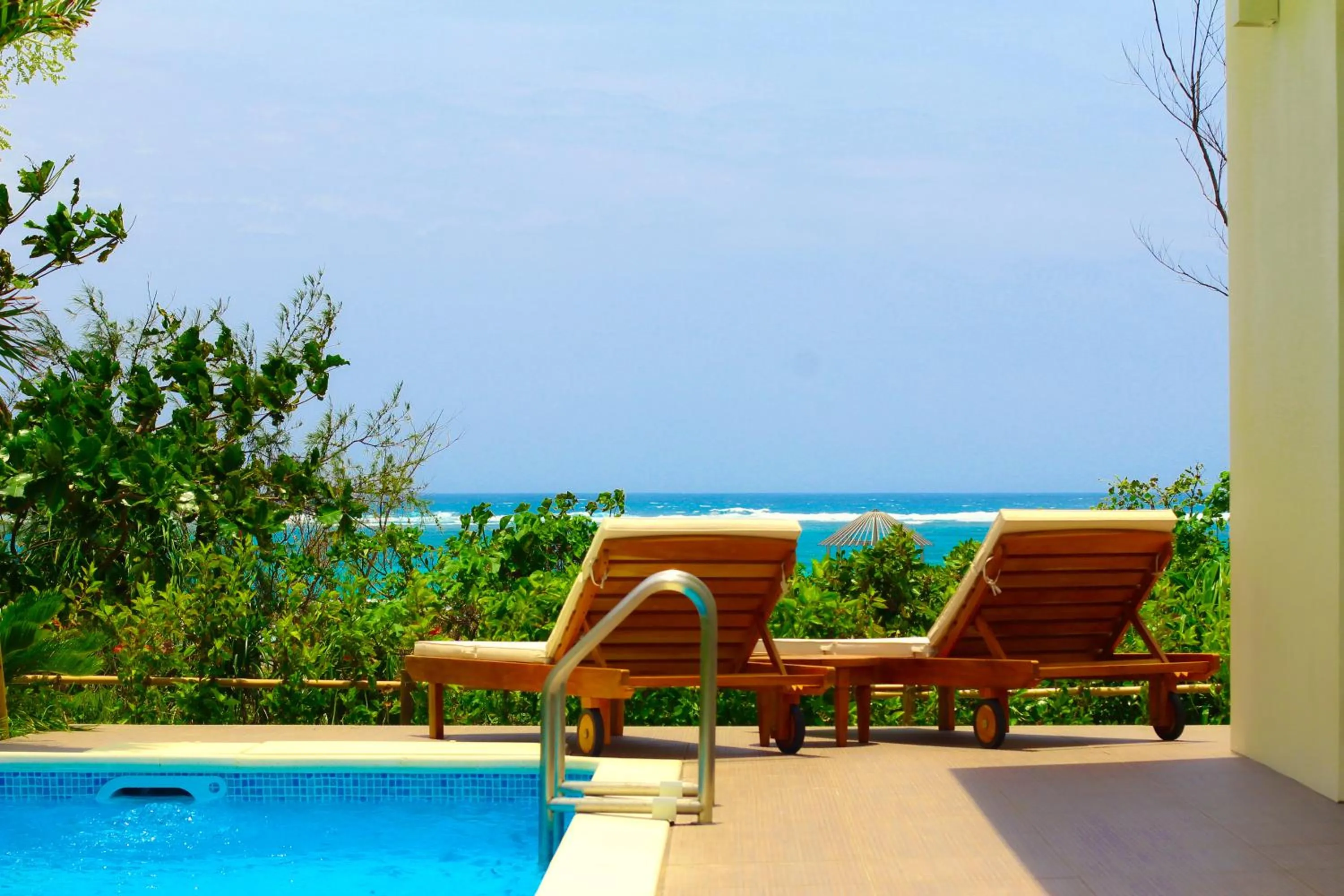 Swimming pool in Feliz Villa Suite Miyakojima Ueno