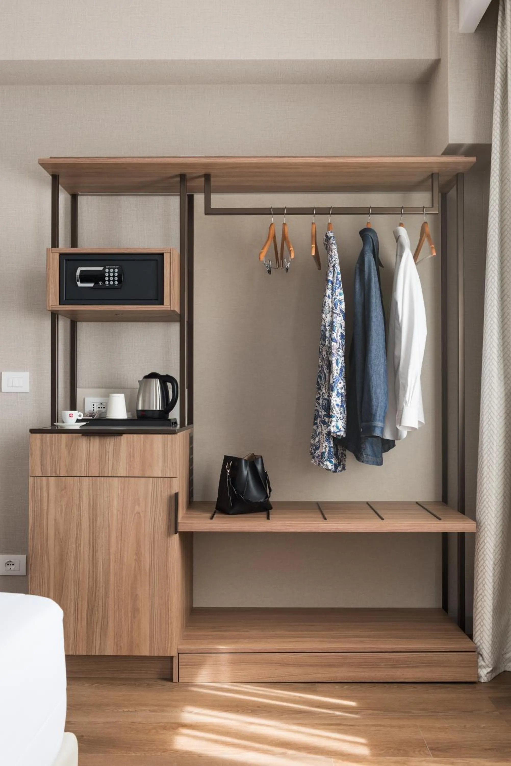 wardrobe in Ambasciatori Hotel Venice Mestre, Tapestry Collection by Hilton