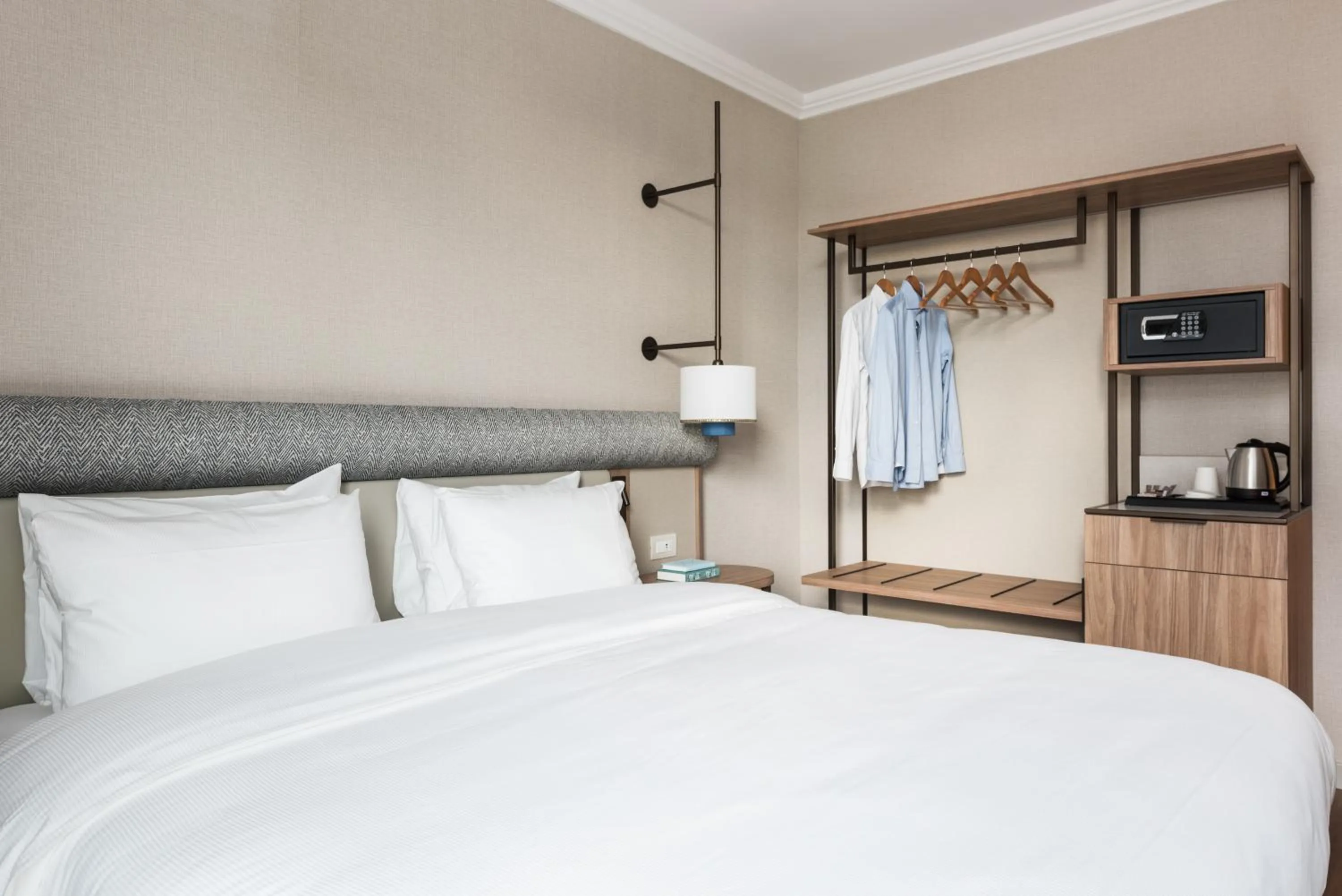 Bedroom, Bed in Ambasciatori Hotel Venice Mestre, Tapestry Collection by Hilton