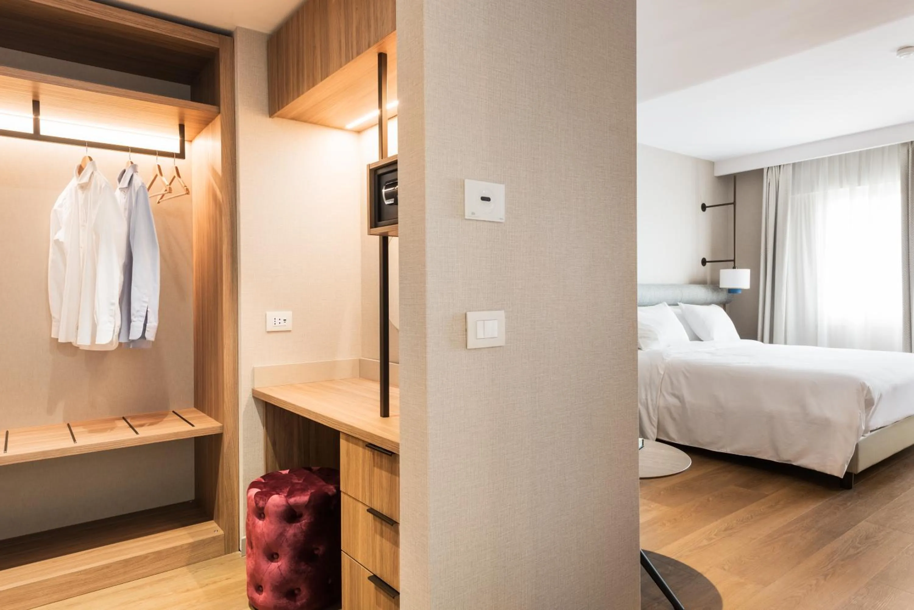 wardrobe, Bed in Ambasciatori Hotel Venice Mestre, Tapestry Collection by Hilton