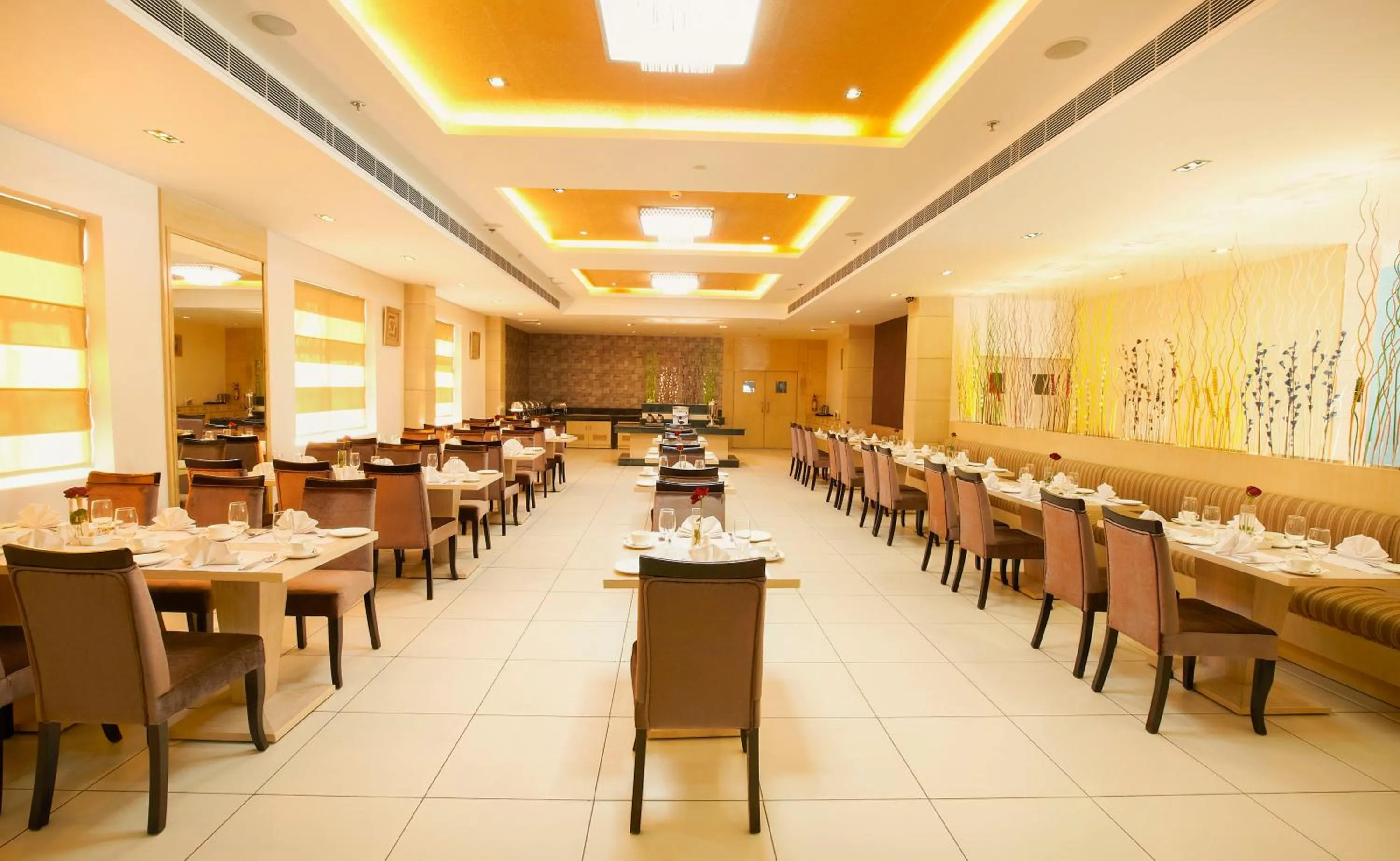 Restaurant/places to eat in Days Hotel By Wyndham Neemrana