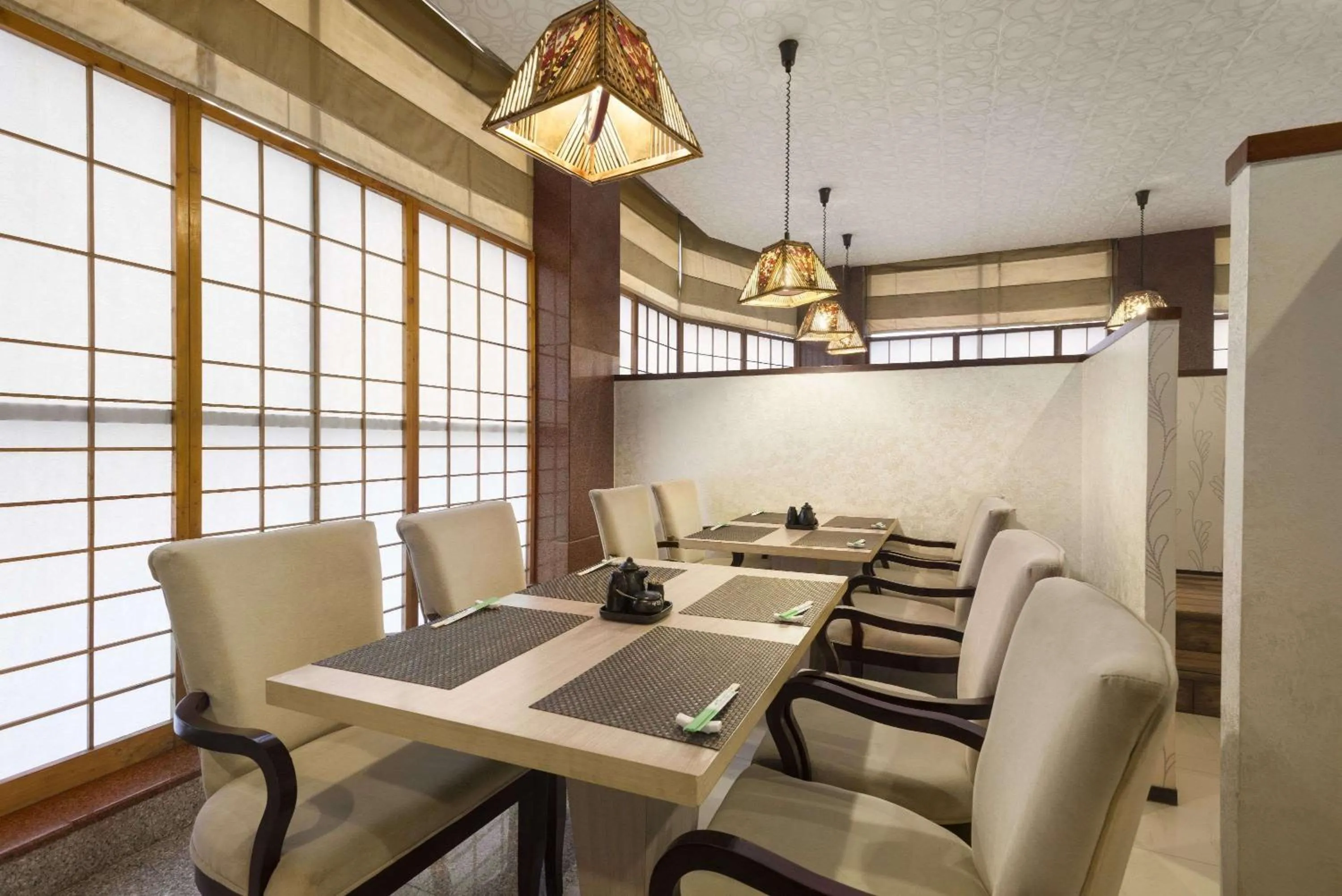 Restaurant/places to eat in Days Hotel By Wyndham Neemrana