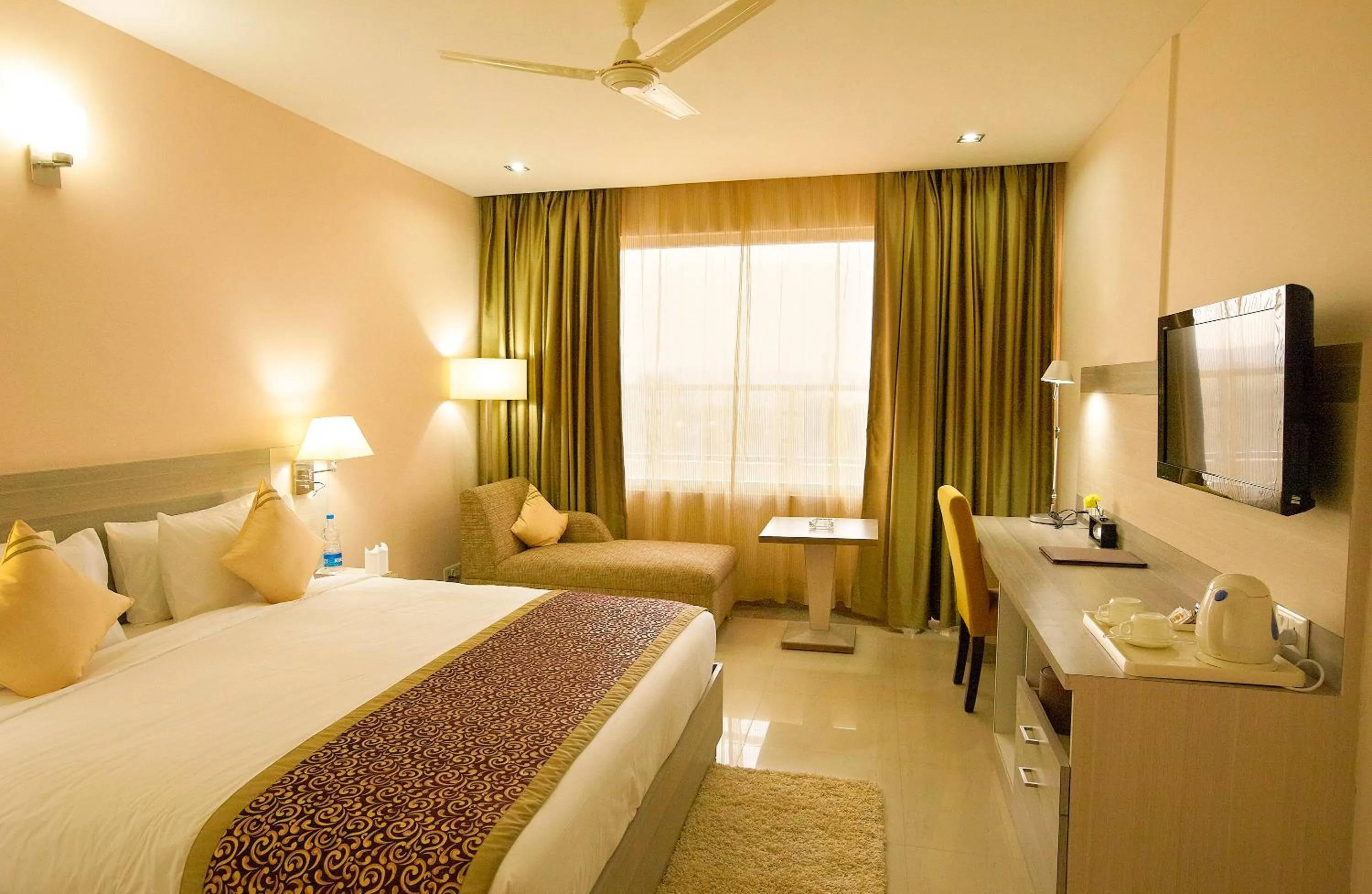Photo of the whole room, Bed in Days Hotel By Wyndham Neemrana