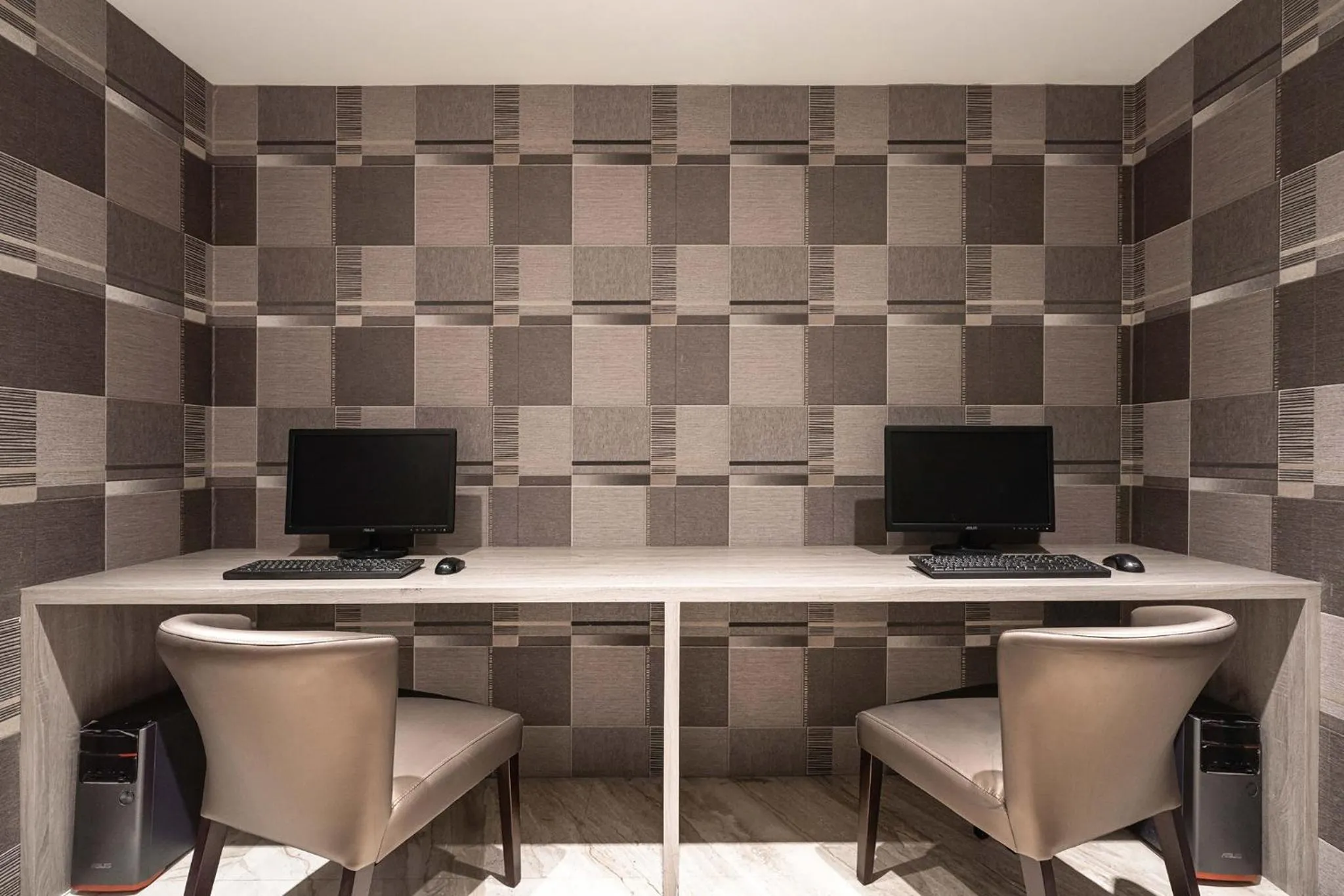 Business facilities in Hotel Yoshi