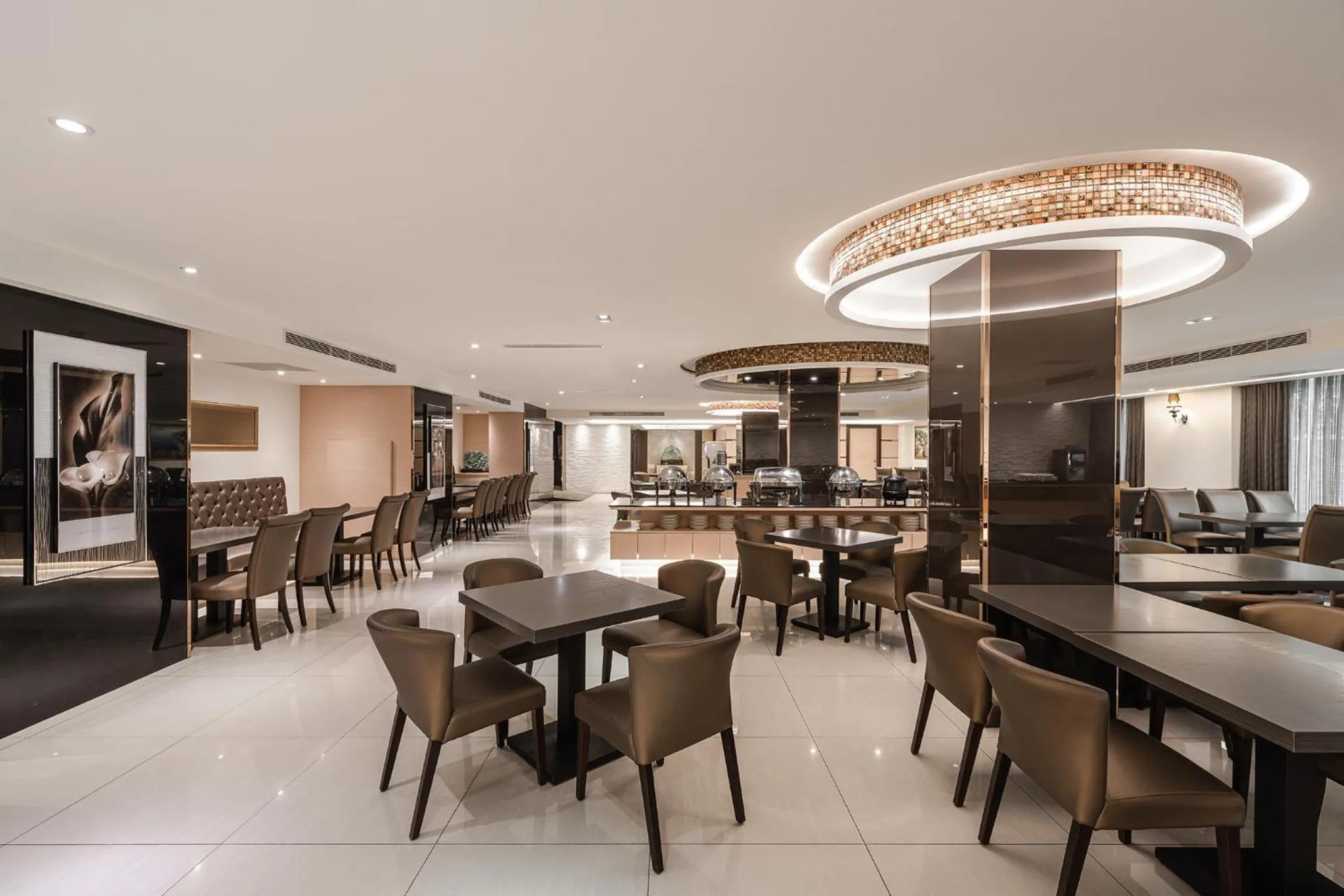 Restaurant/places to eat in Hotel Yoshi