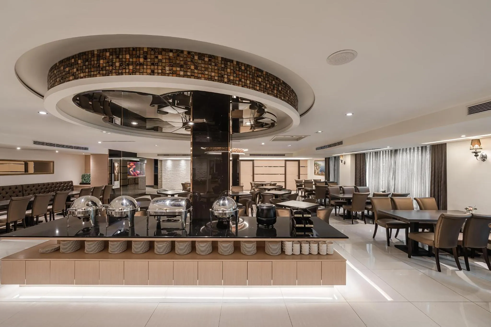 Restaurant/places to eat in Hotel Yoshi