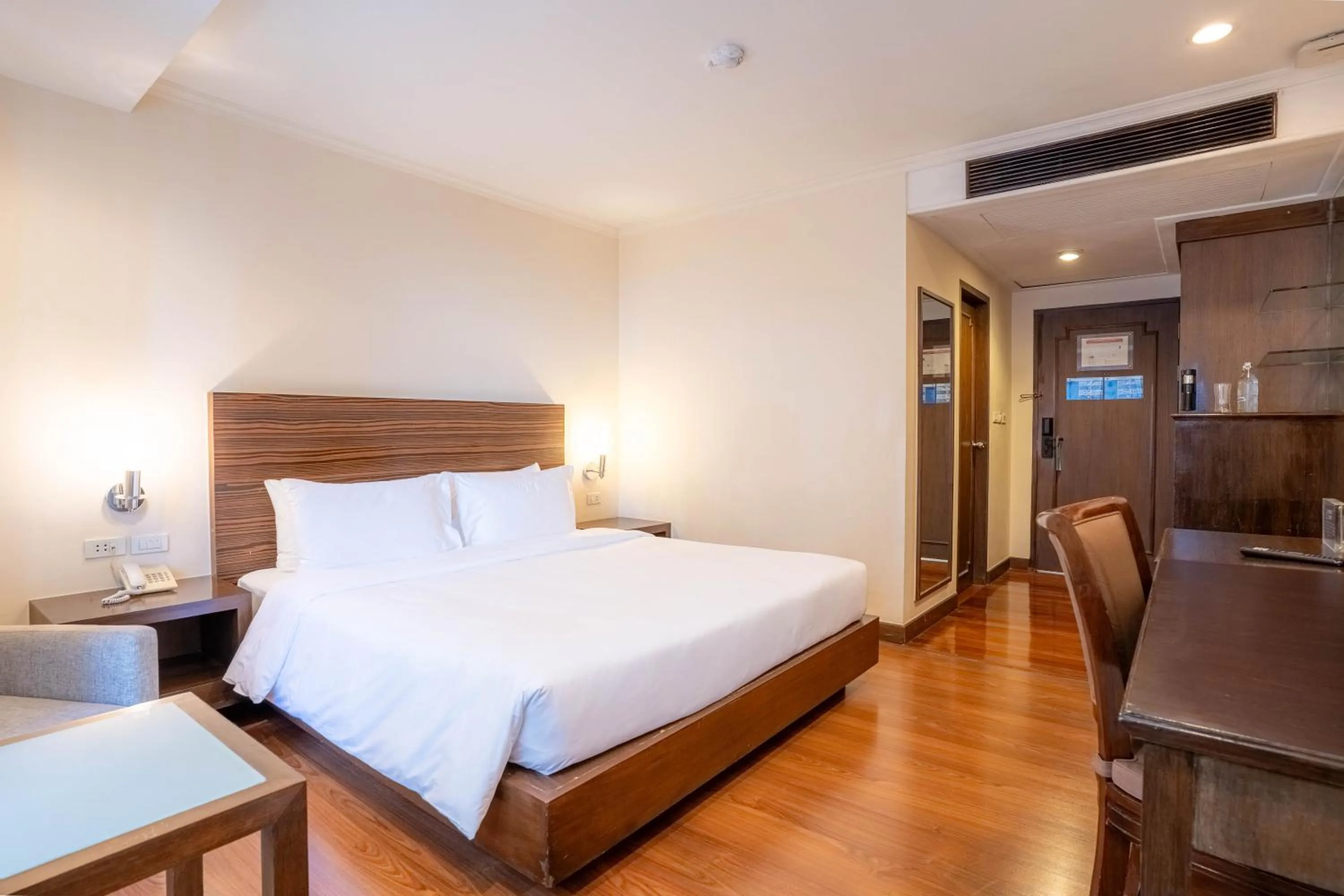 Bed in Journeyhub Sukhumvit 26, Bangkok - Formerly St James Hotel