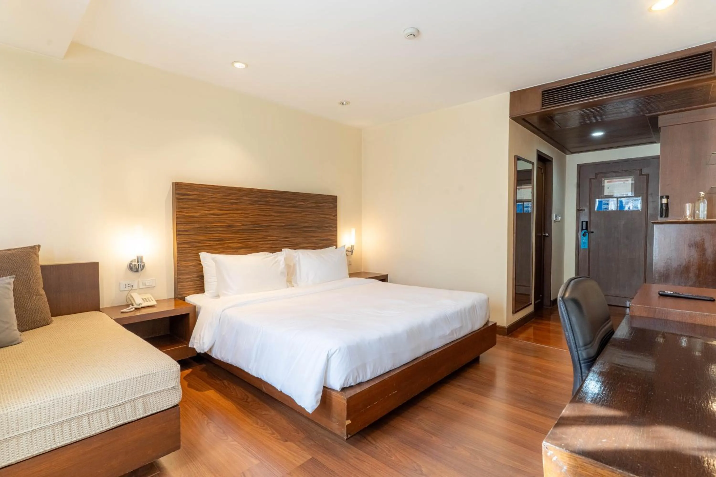 Bed in Journeyhub Sukhumvit 26, Bangkok - Formerly St James Hotel