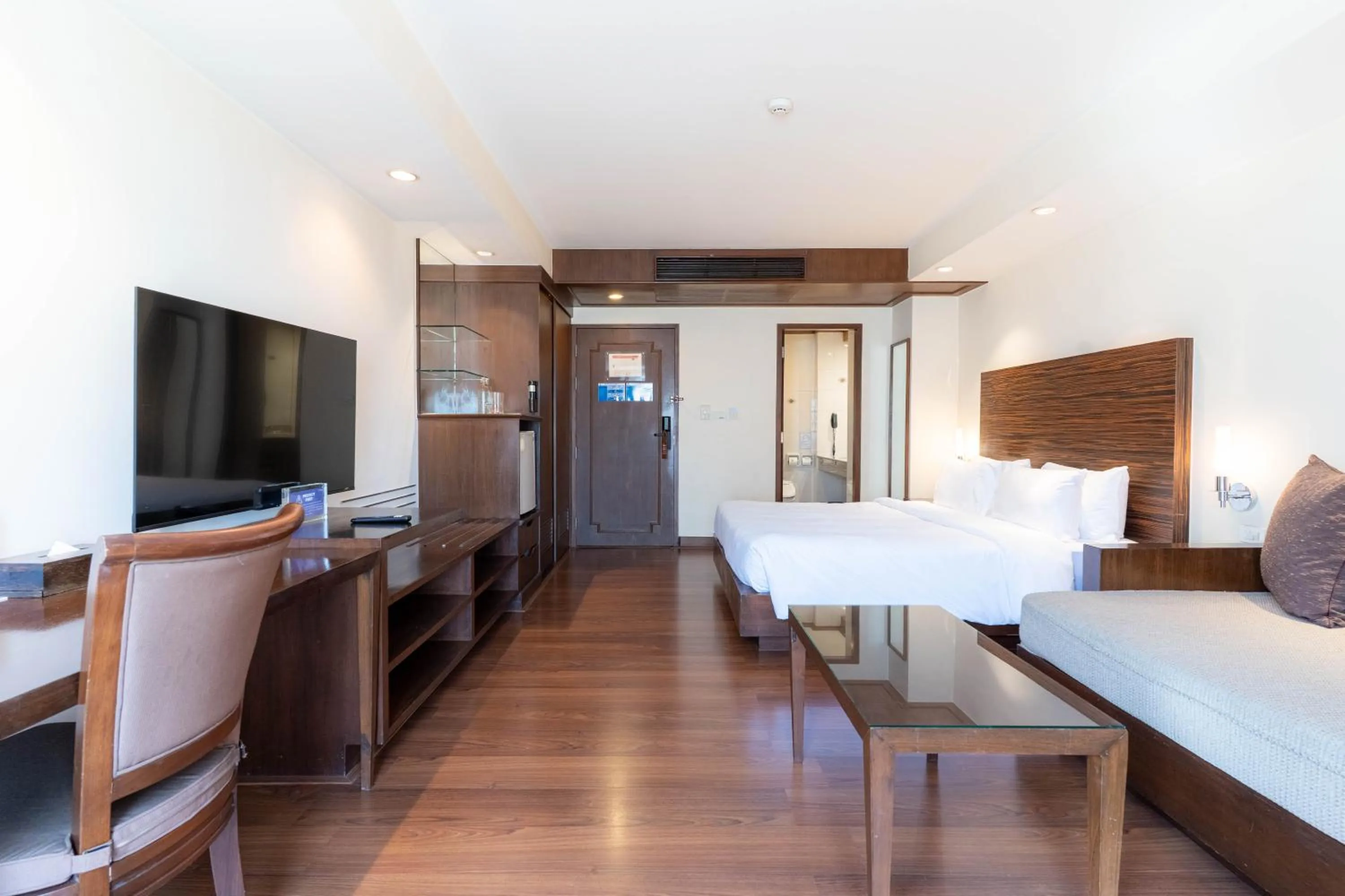 Bed in Journeyhub Sukhumvit 26, Bangkok - Formerly St James Hotel