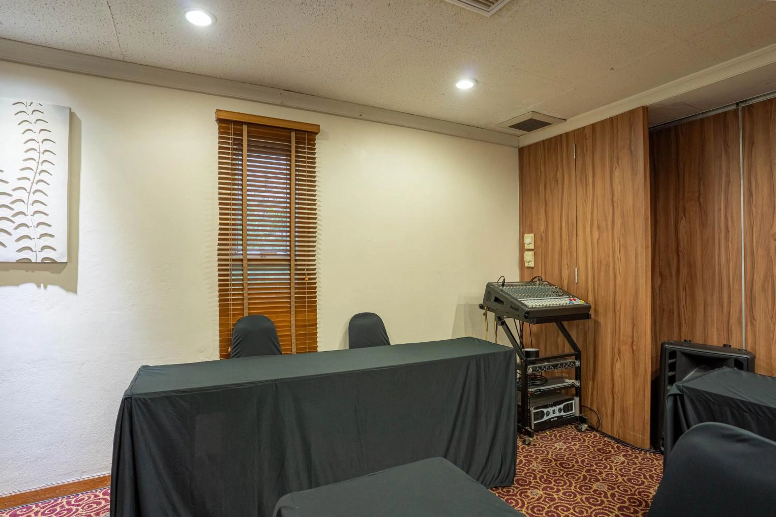 Meeting/conference room in Journeyhub Sukhumvit 26, Bangkok - Formerly St James Hotel