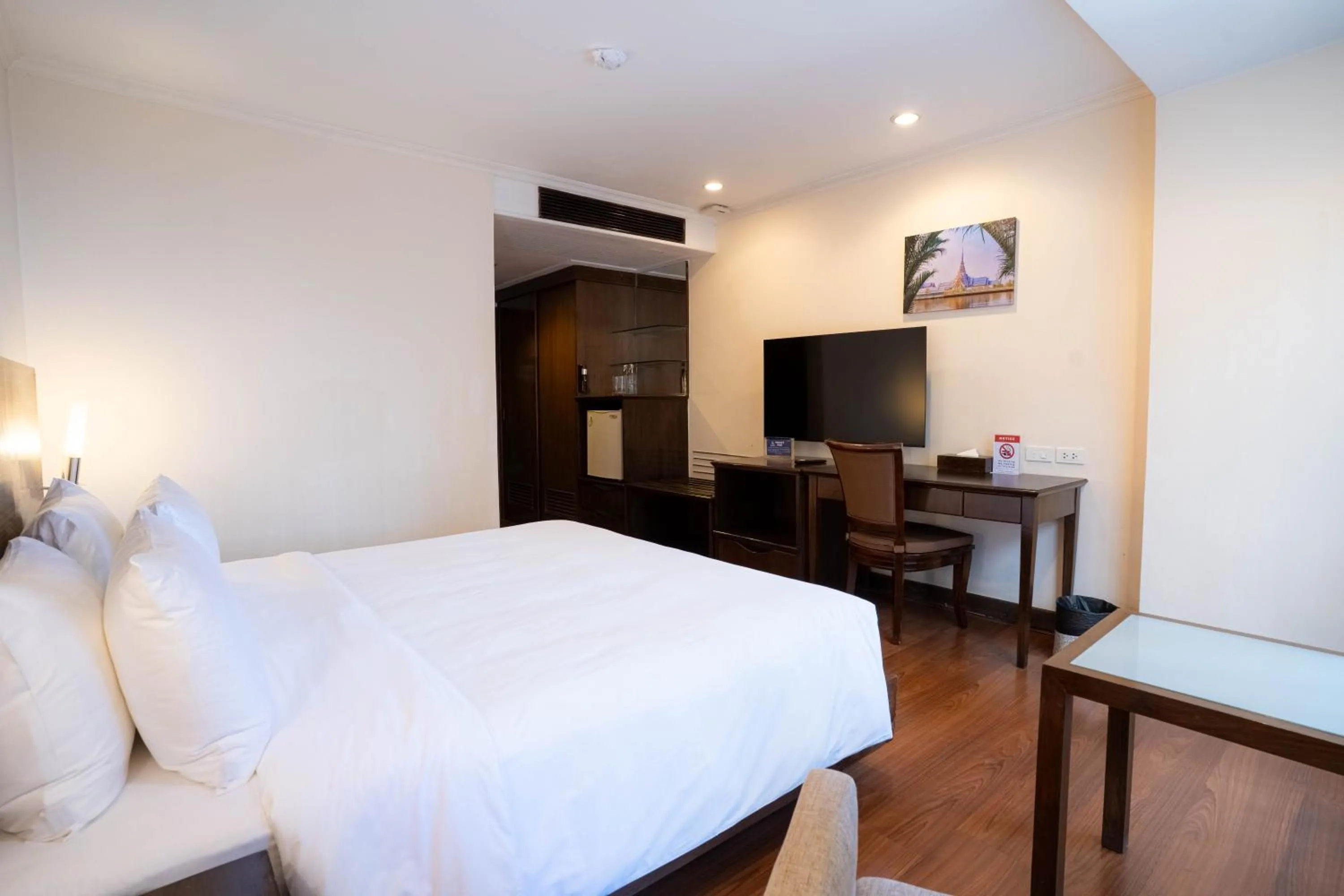 Bed in Journeyhub Sukhumvit 26, Bangkok - Formerly St James Hotel