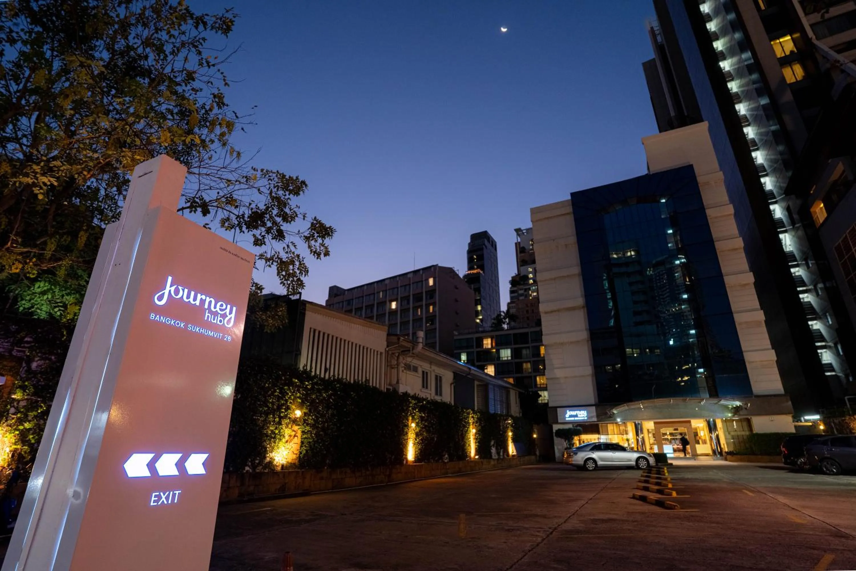 Property building in Journeyhub Sukhumvit 26, Bangkok - Formerly St James Hotel