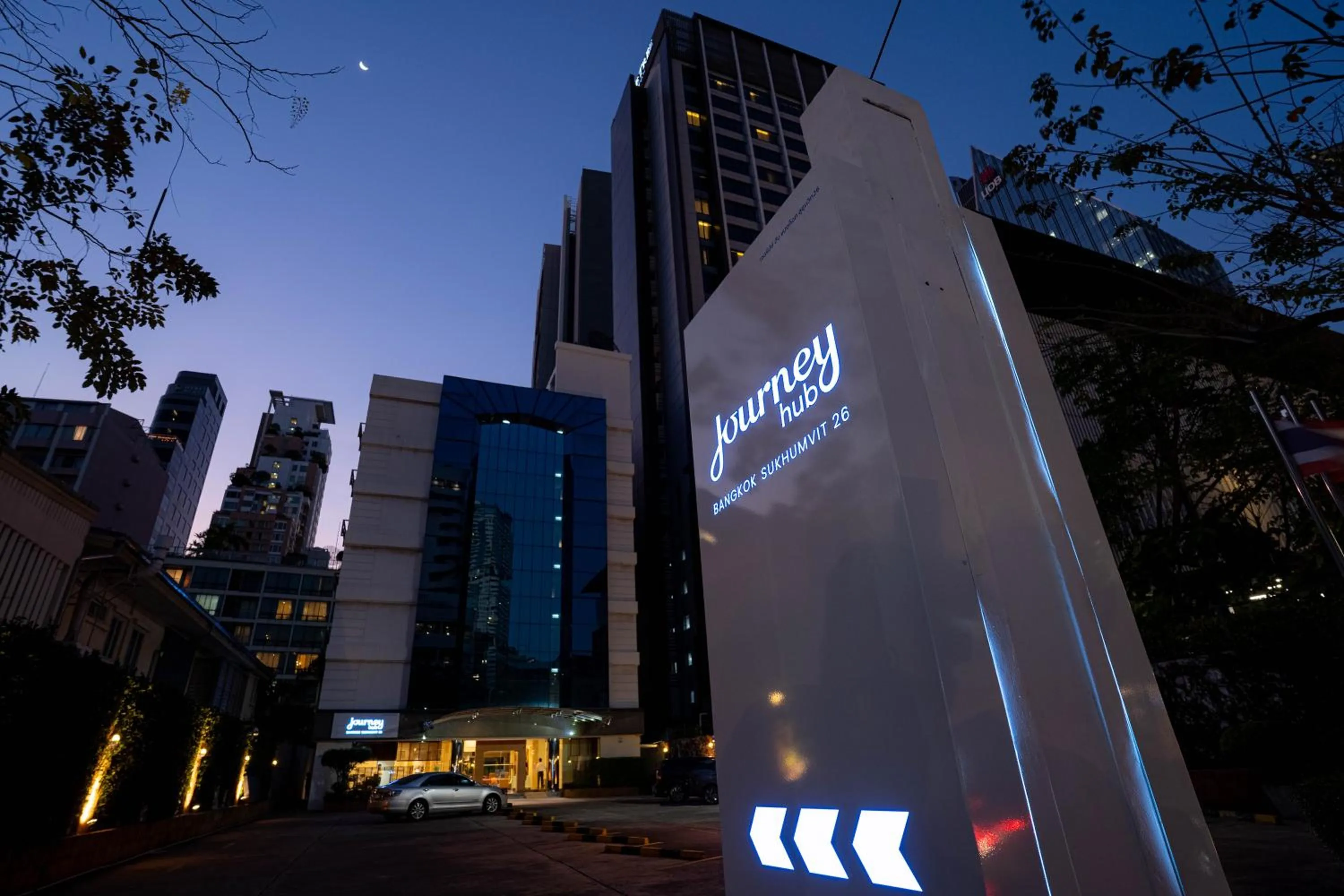 Property building in Journeyhub Sukhumvit 26, Bangkok - Formerly St James Hotel