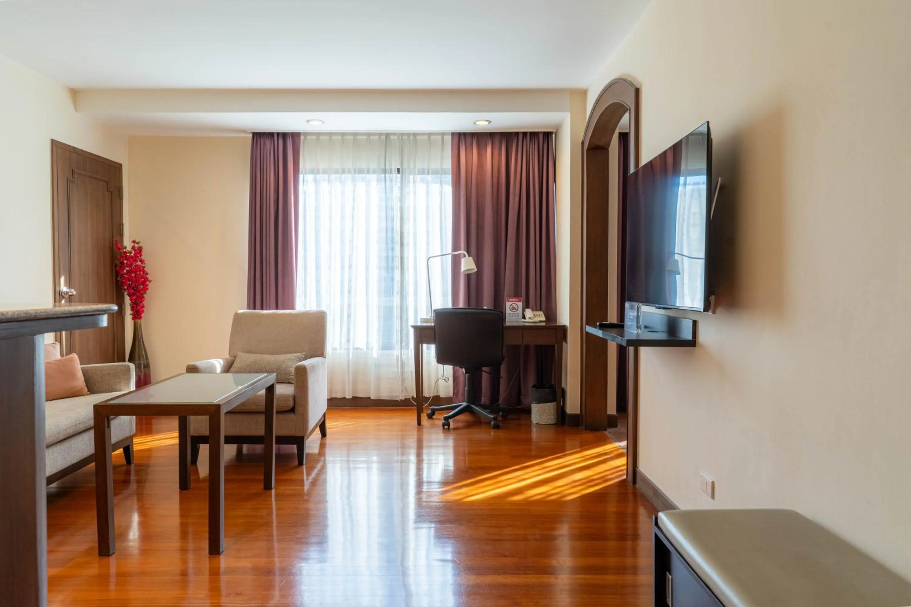 Living room in Journeyhub Sukhumvit 26, Bangkok - Formerly St James Hotel