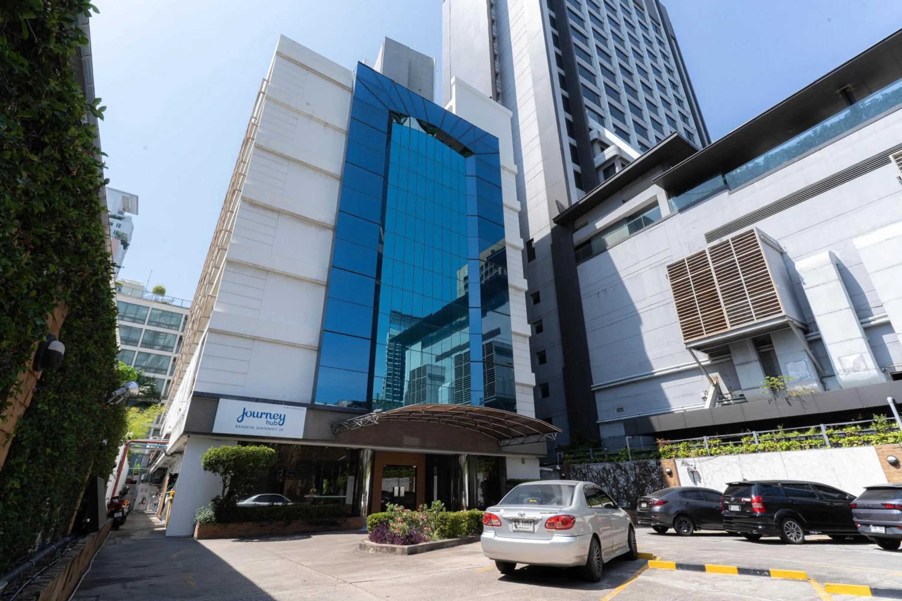 Property building in Journeyhub Sukhumvit 26, Bangkok - Formerly St James Hotel