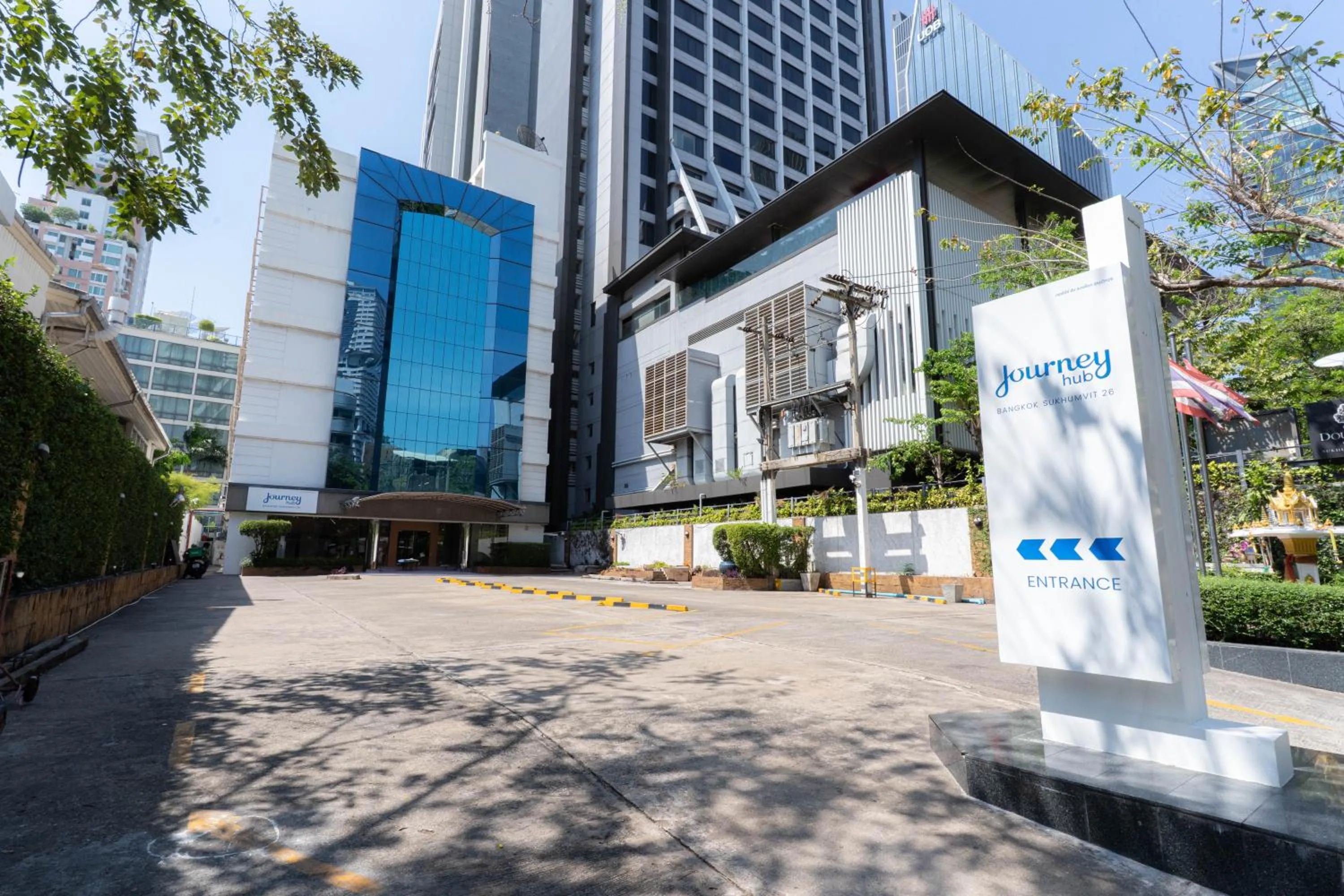 Property building in Journeyhub Sukhumvit 26, Bangkok - Formerly St James Hotel