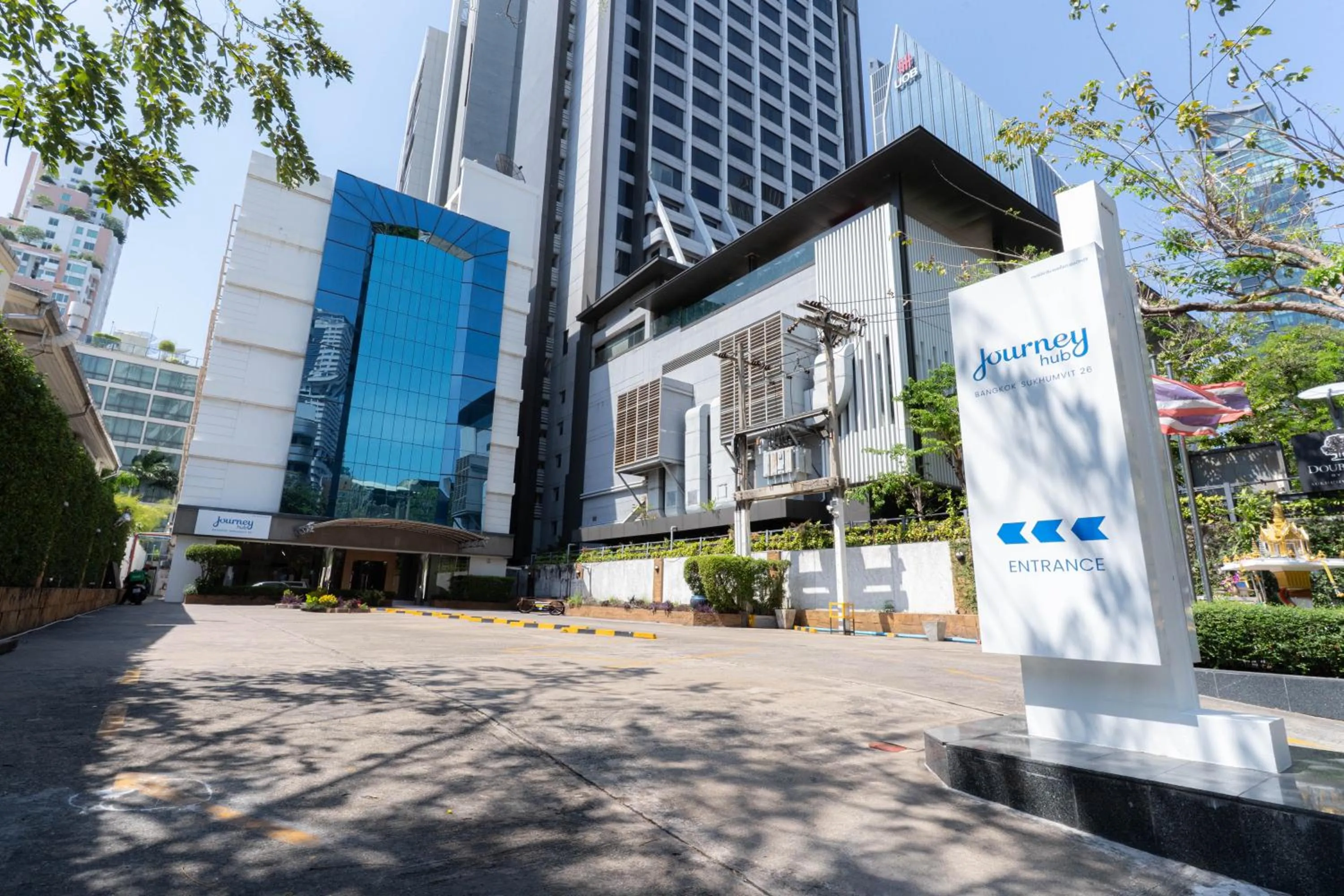 Property building in Journeyhub Sukhumvit 26, Bangkok - Formerly St James Hotel