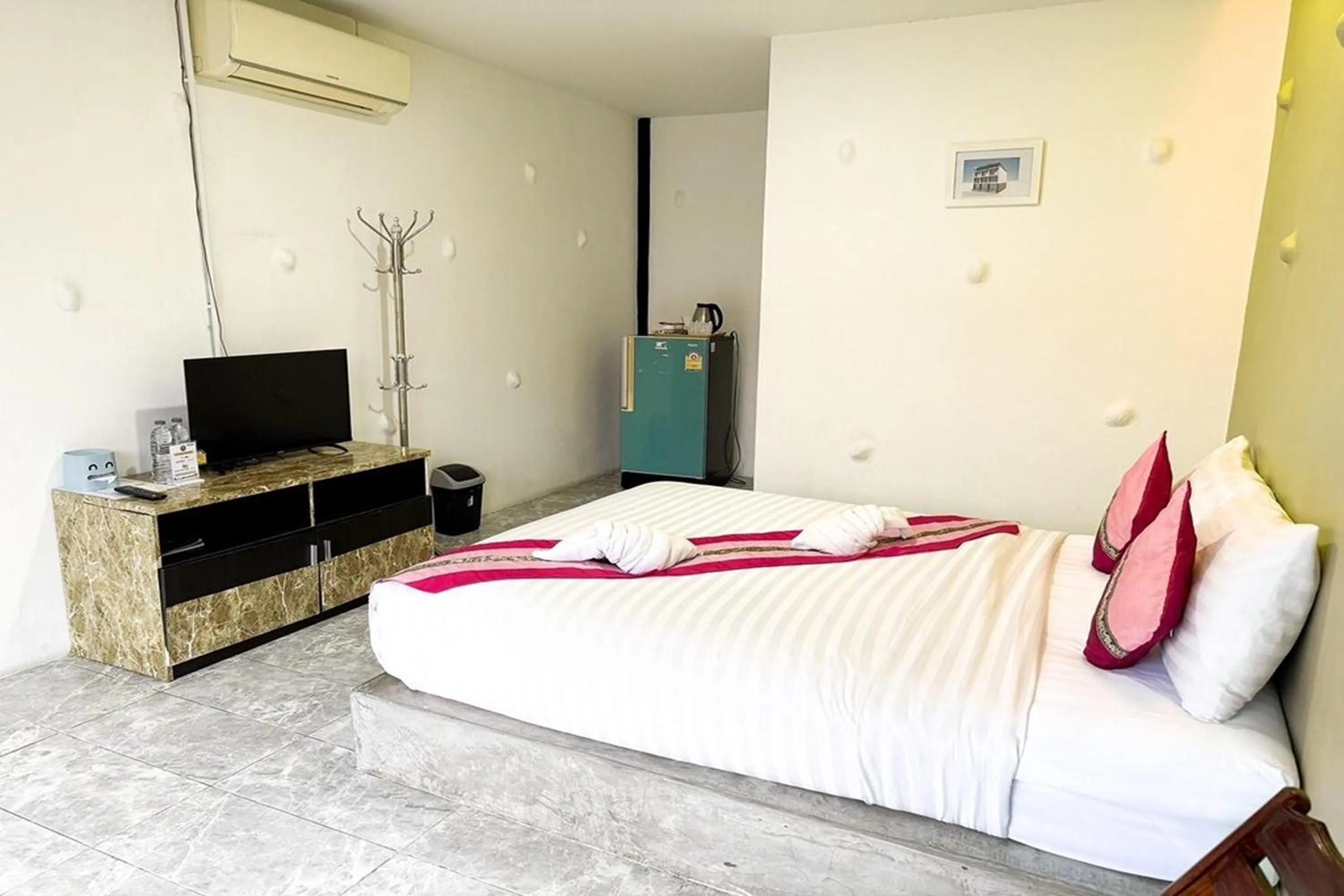 Bed in Pai Tawan Resort Hotel - Pet friendly