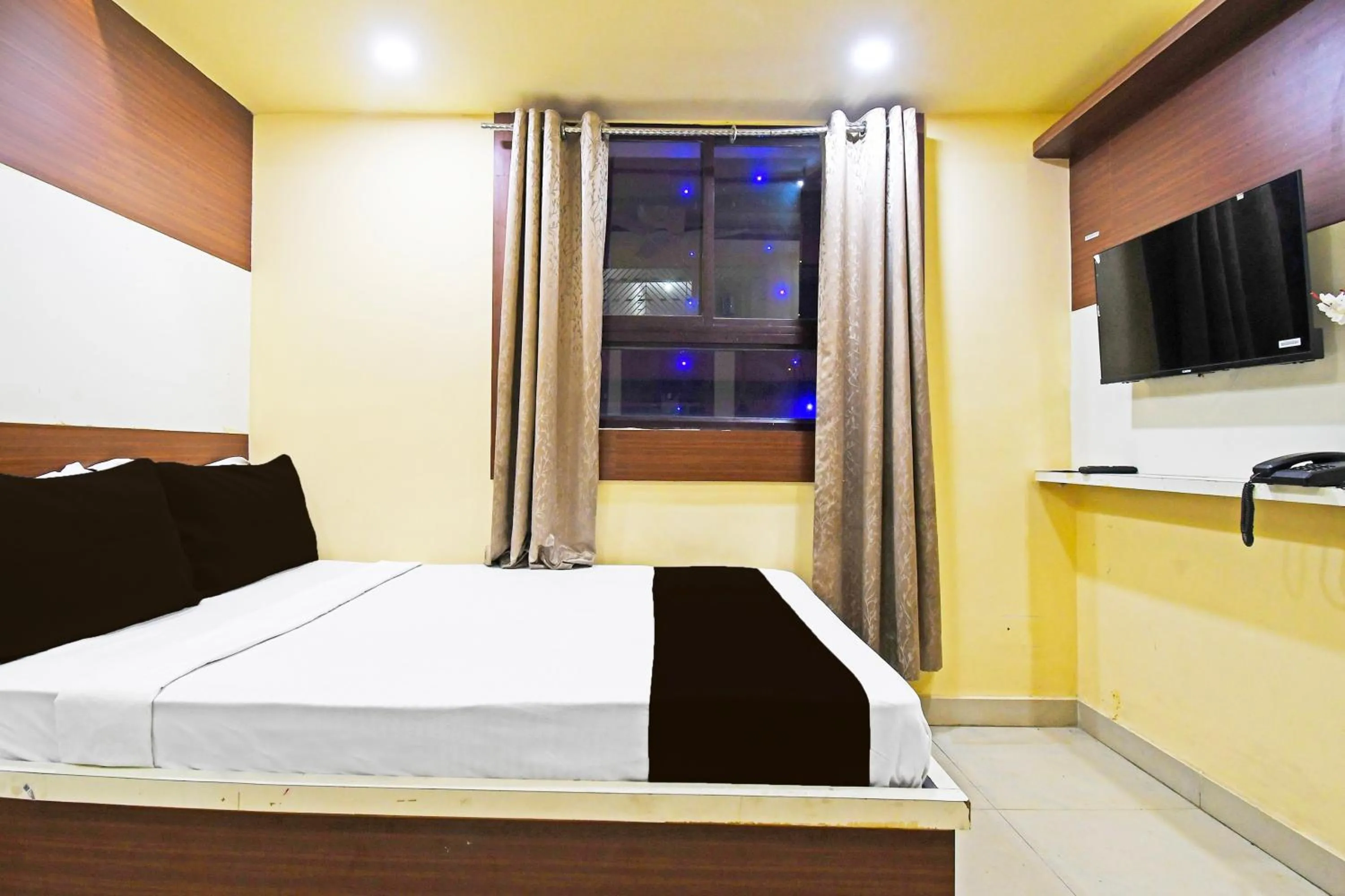 Bedroom, Bed in Hotel O Atithi Restro And Cafe