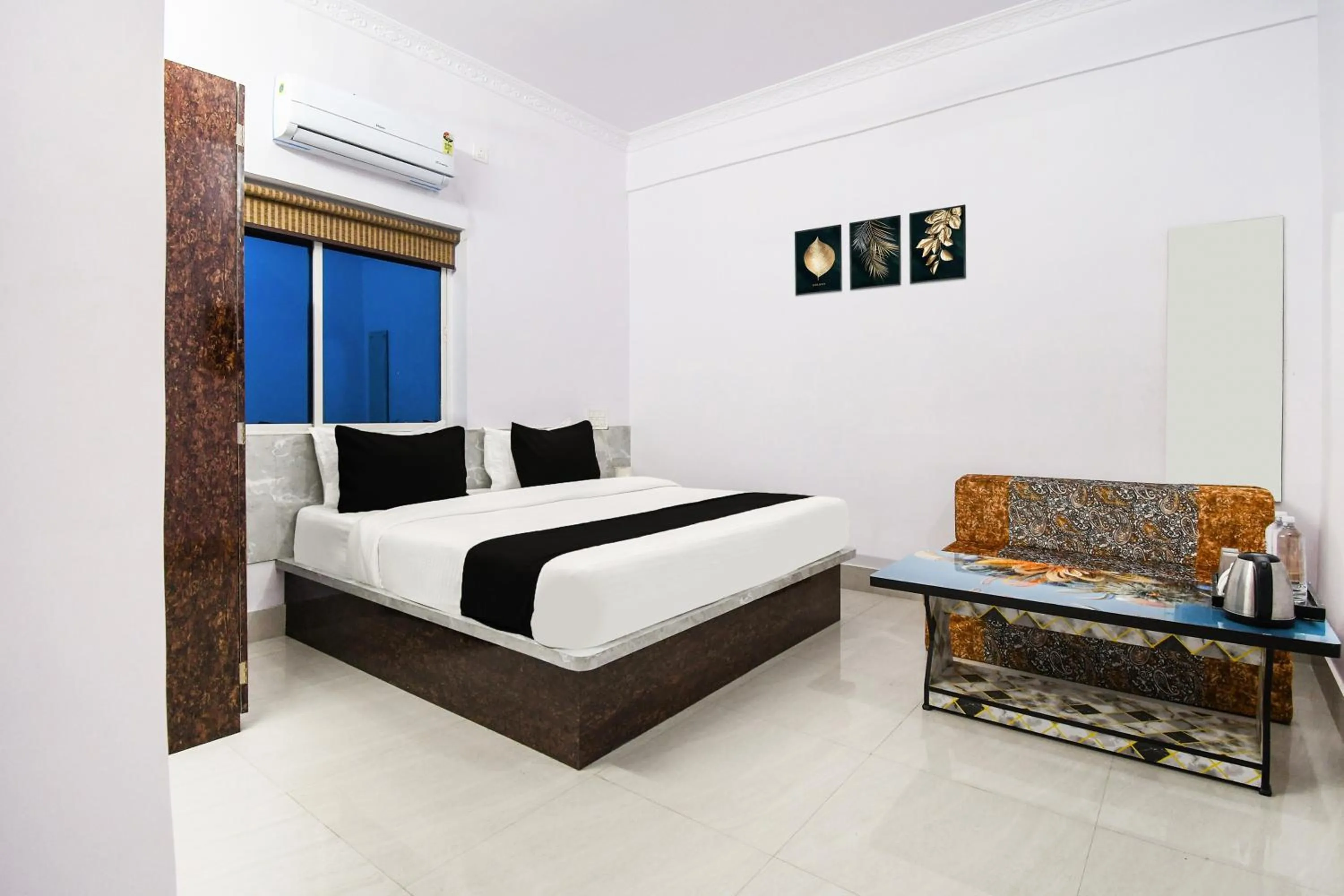 Bedroom, Bed in Super Hotel O Radha Krishna Residency