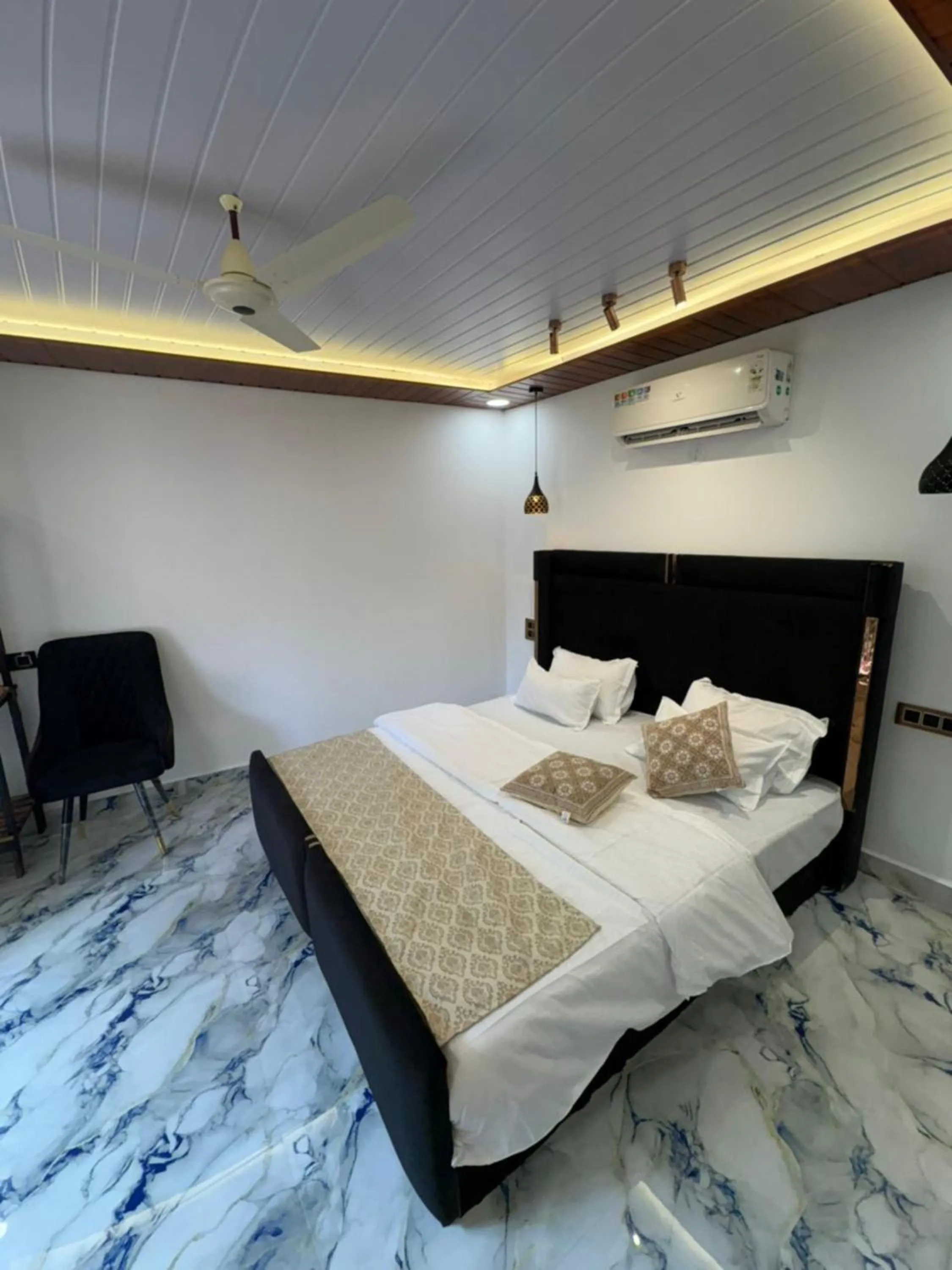 Bedroom, Bed in The Charming Nights