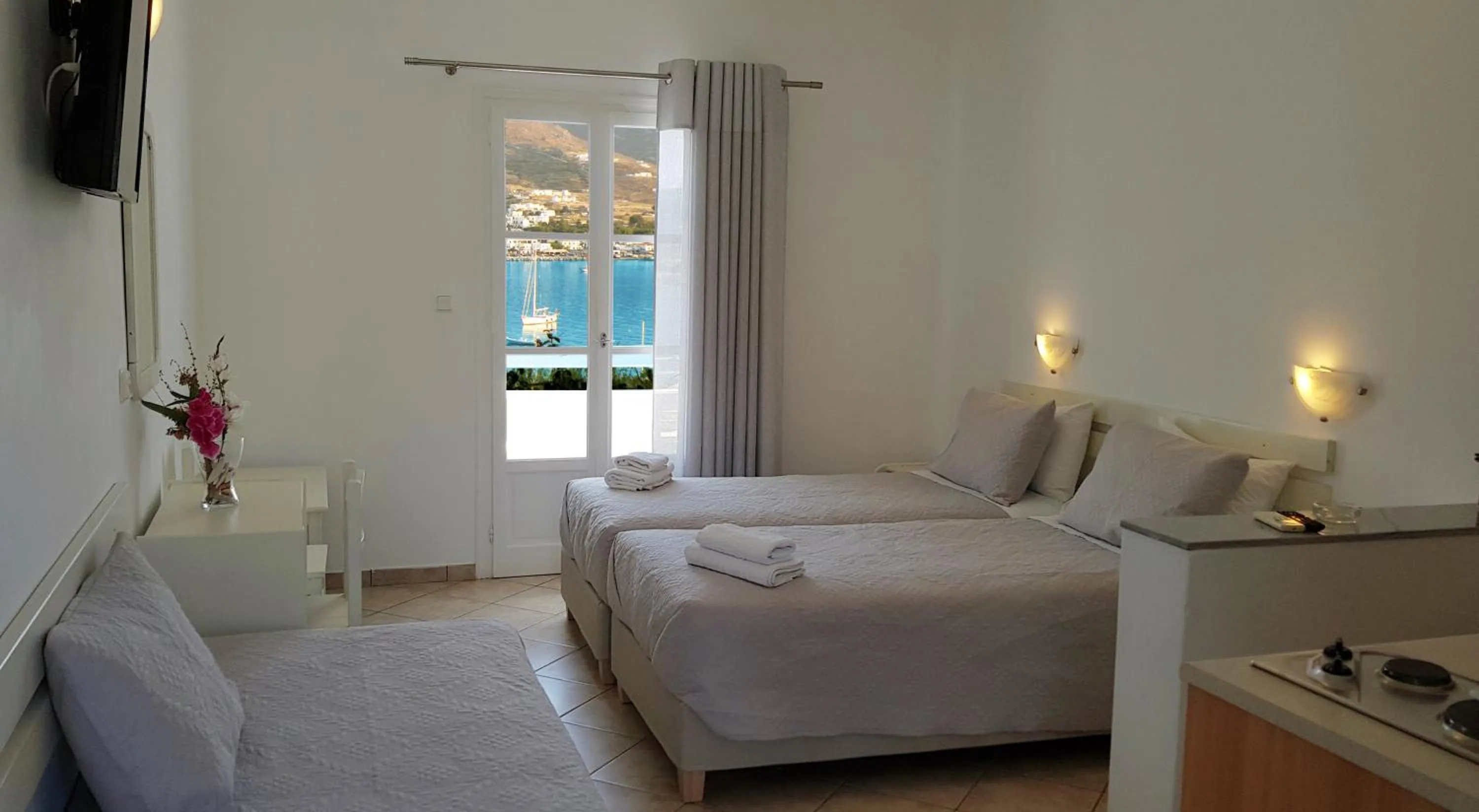 Photo of the whole room, Bed in Paros Paradise Apartments