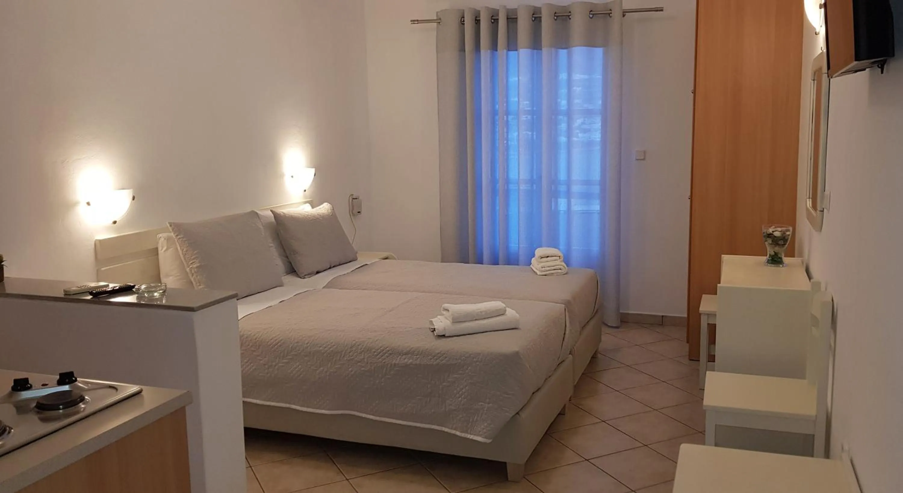 Photo of the whole room, Bed in Paros Paradise Apartments